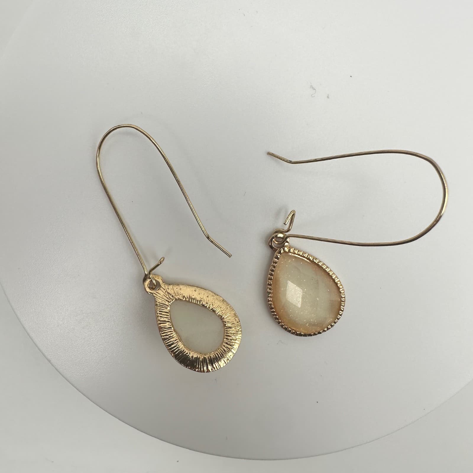 Vintage Y2K Cream Faux Druzy Teardrop Earrings Gold Tone Kidney Wire Dangle - Thumbnail 7