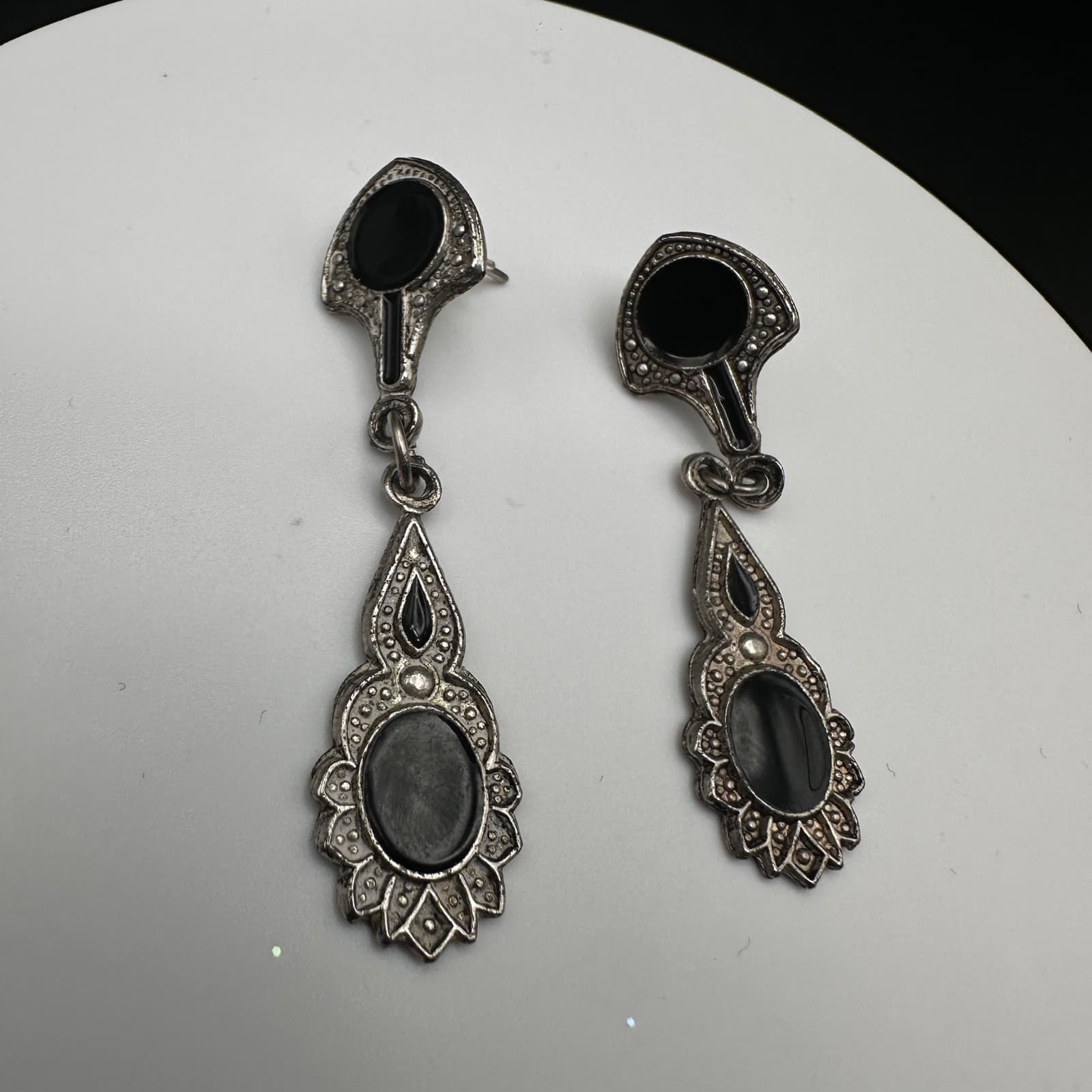Vintage Y2K 90s Dangle Drop Earrings Black Enamel Silver Tone Ornate Jewelry - Thumbnail 5