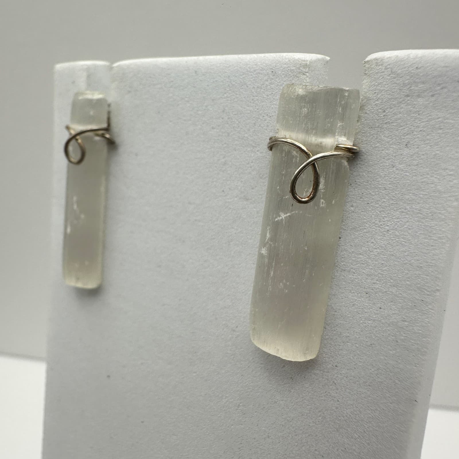 Vintage 80s Raw Selenite Crystal Stud Earrings Silver Tone Wire Wrapped Witchy - Thumbnail 3
