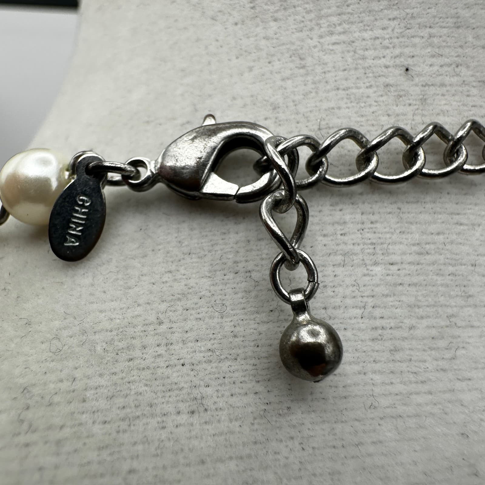 Vtg 80s Faux Pearl Plastic Bead Station Necklace Silver Tone Chain Chic Jewelry - Thumbnail 7