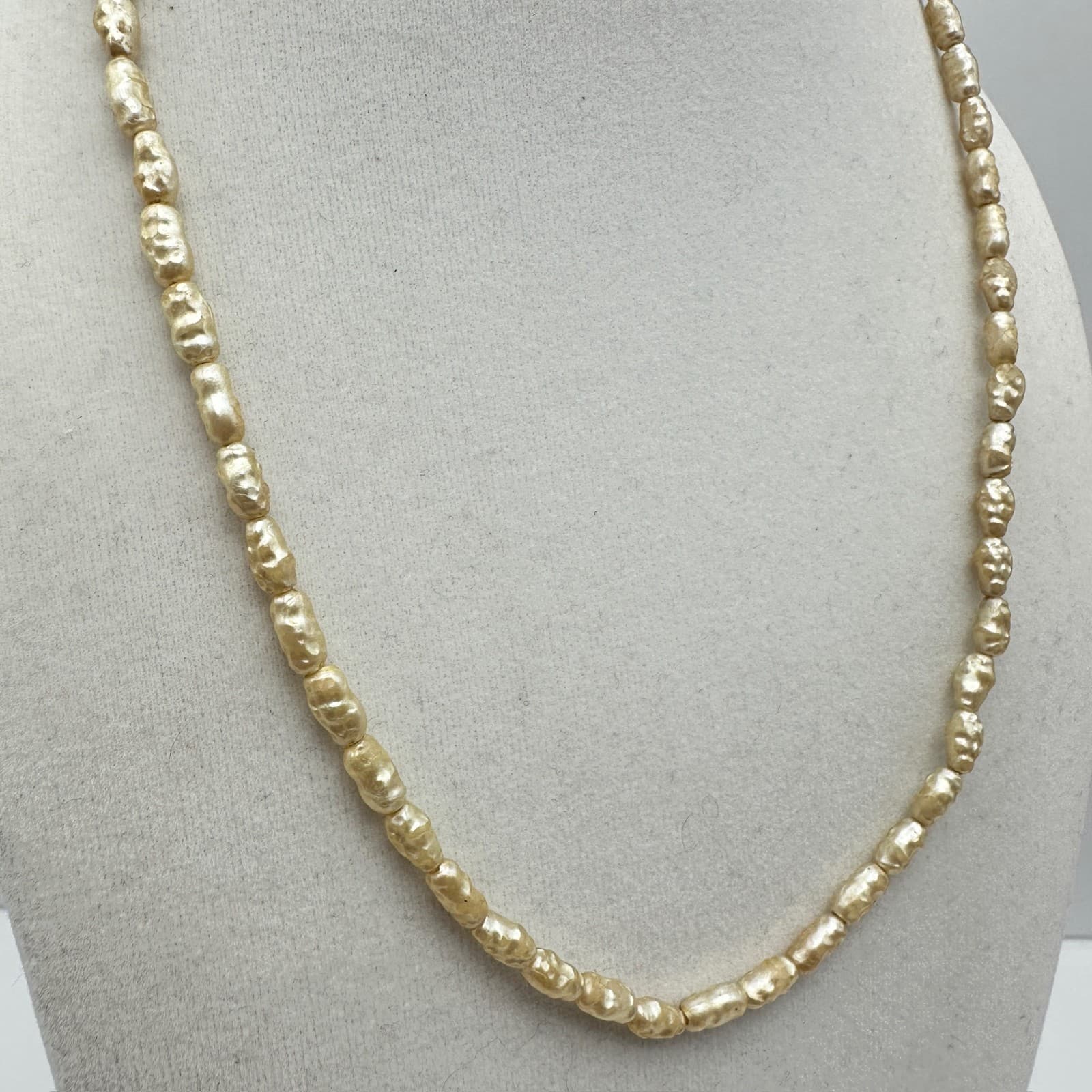 Vintage 90s Cream Baroque Plastic Bead Necklace Iridescent Faux Pearl Strand - Thumbnail 2