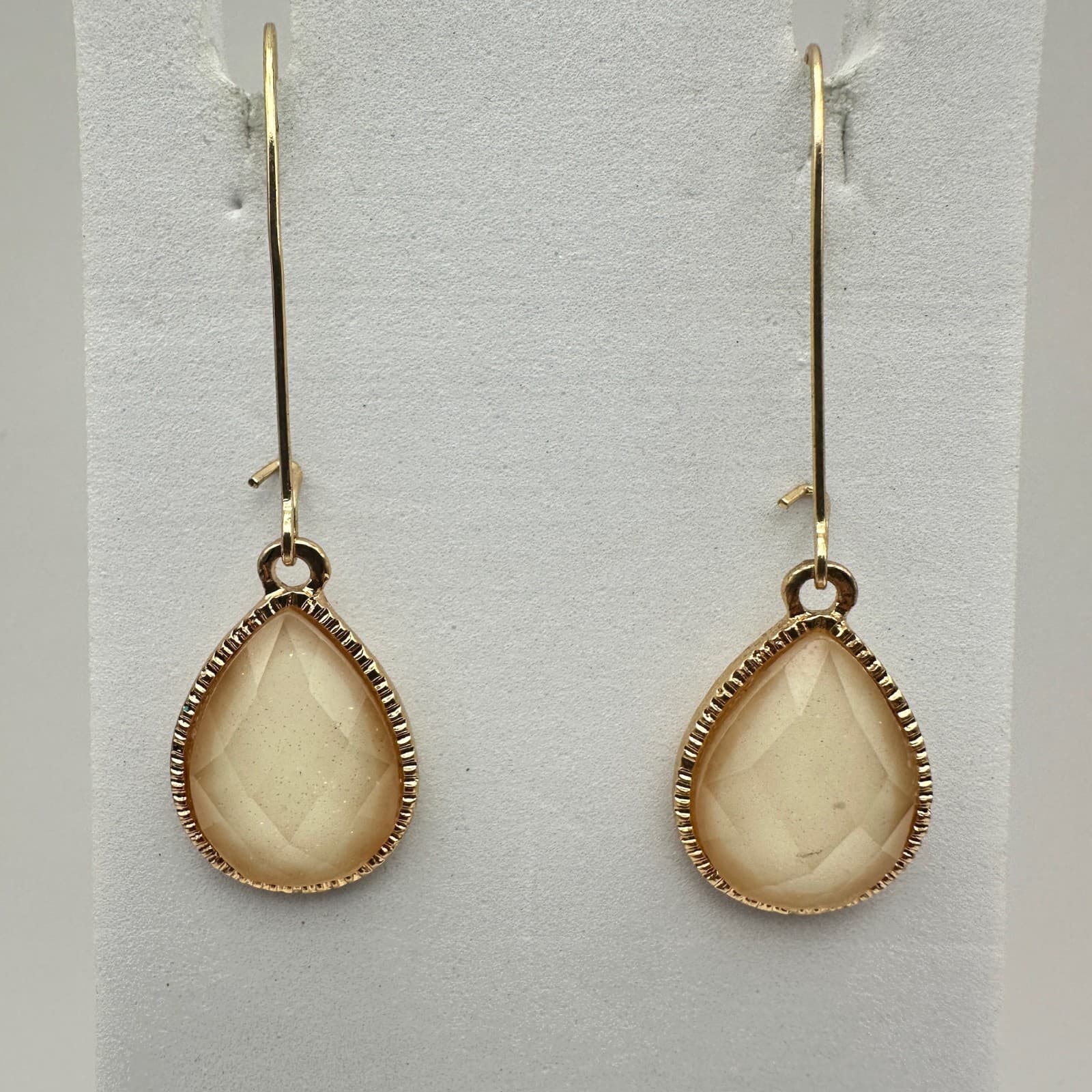 Vintage Y2K Cream Faux Druzy Teardrop Earrings Gold Tone Kidney Wire Dangle - Image 1