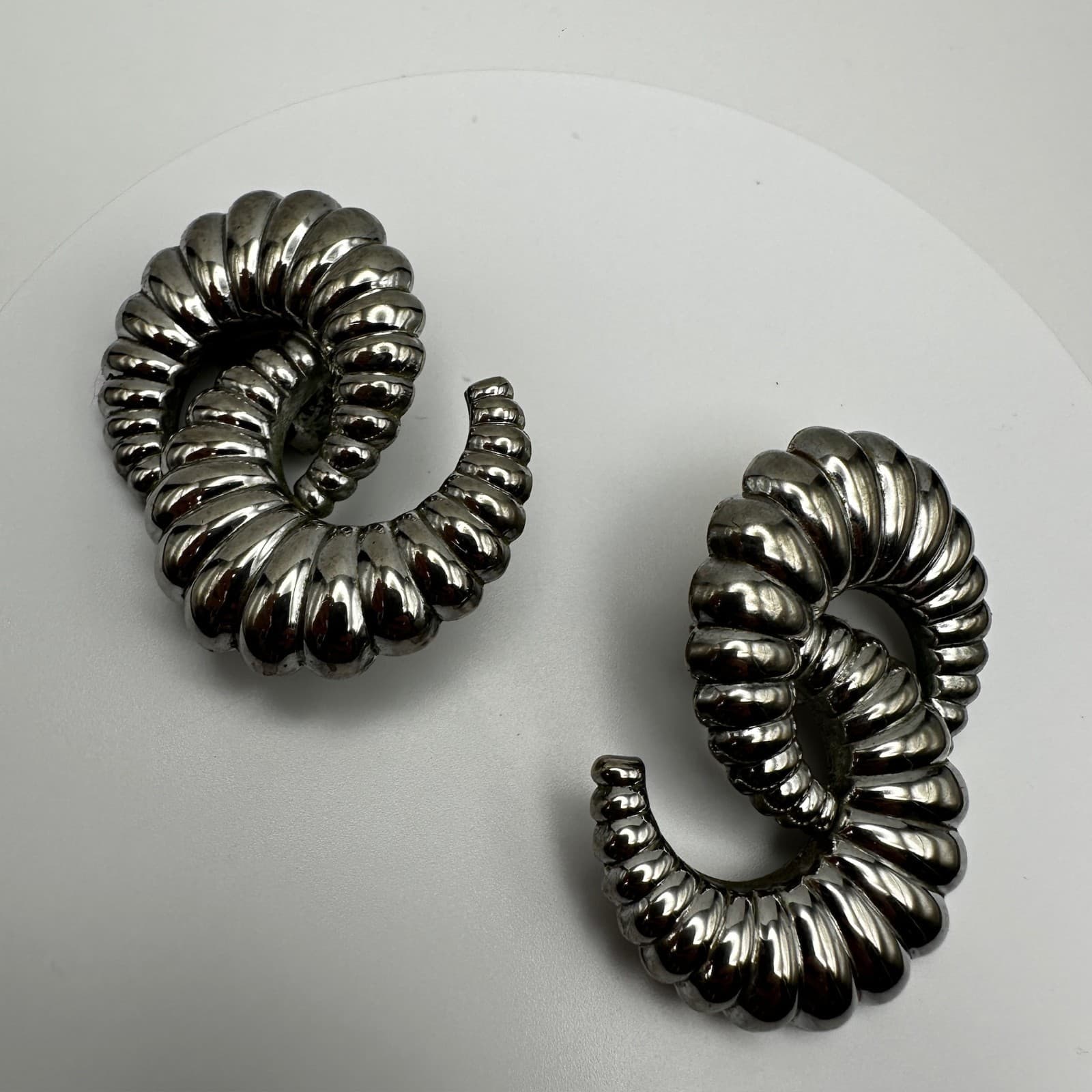 Vintage 80s Ram Horn Scroll Clip On Earrings Silver Tone Gunmetal Jewelry - Thumbnail 2