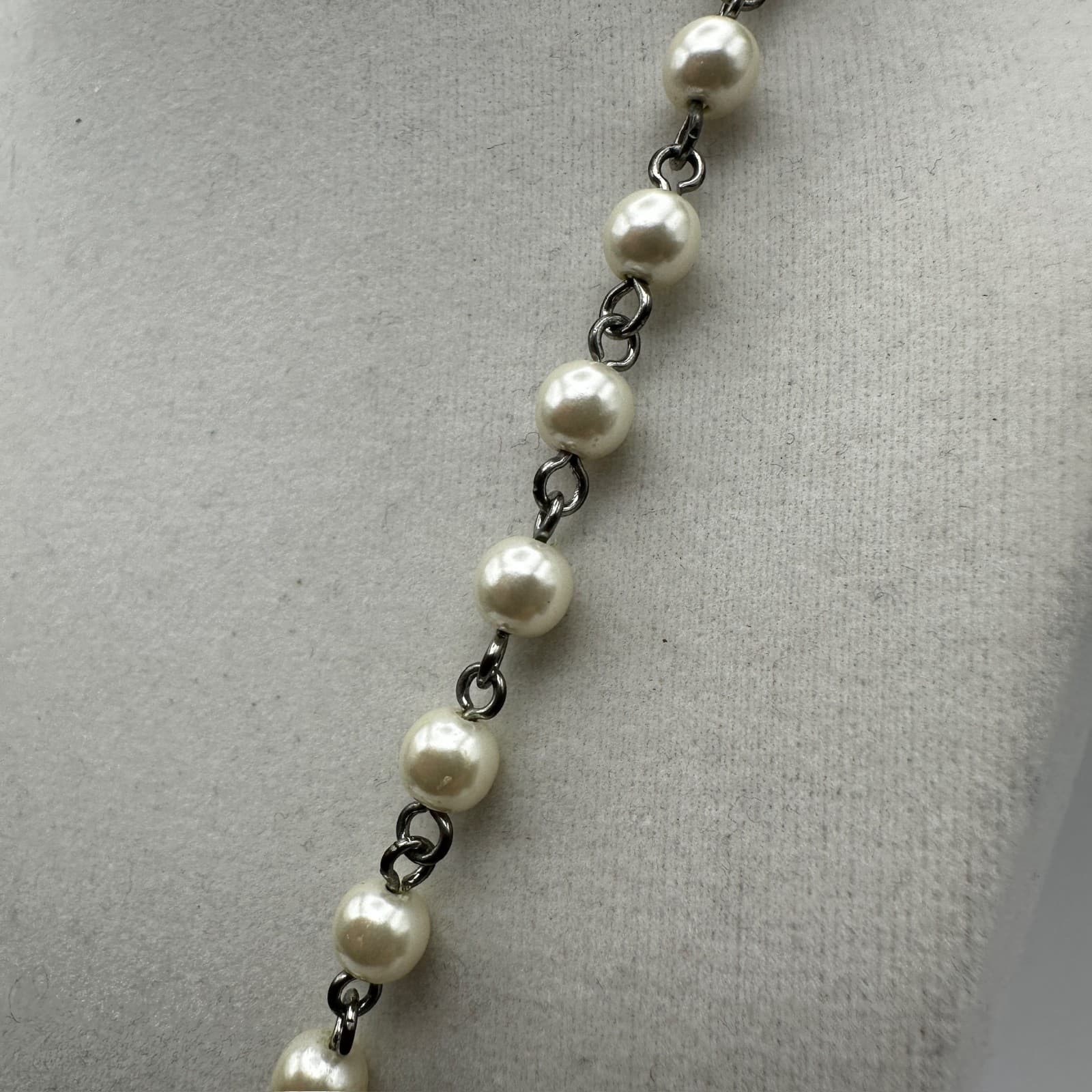 Vtg 80s Faux Pearl Plastic Bead Station Necklace Silver Tone Chain Chic Jewelry - Thumbnail 6