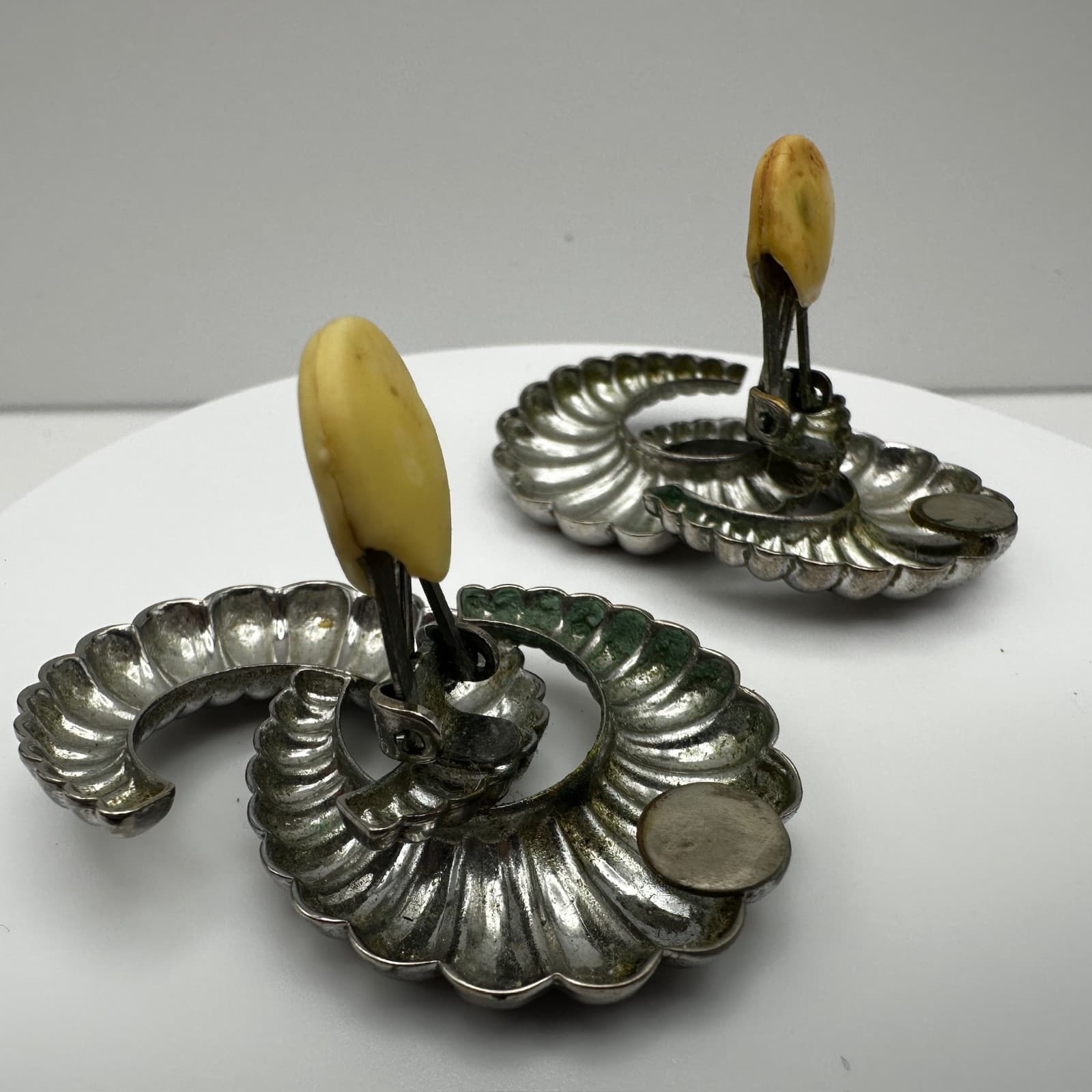 Vintage 80s Ram Horn Scroll Clip On Earrings Silver Tone Gunmetal Jewelry - Thumbnail 5