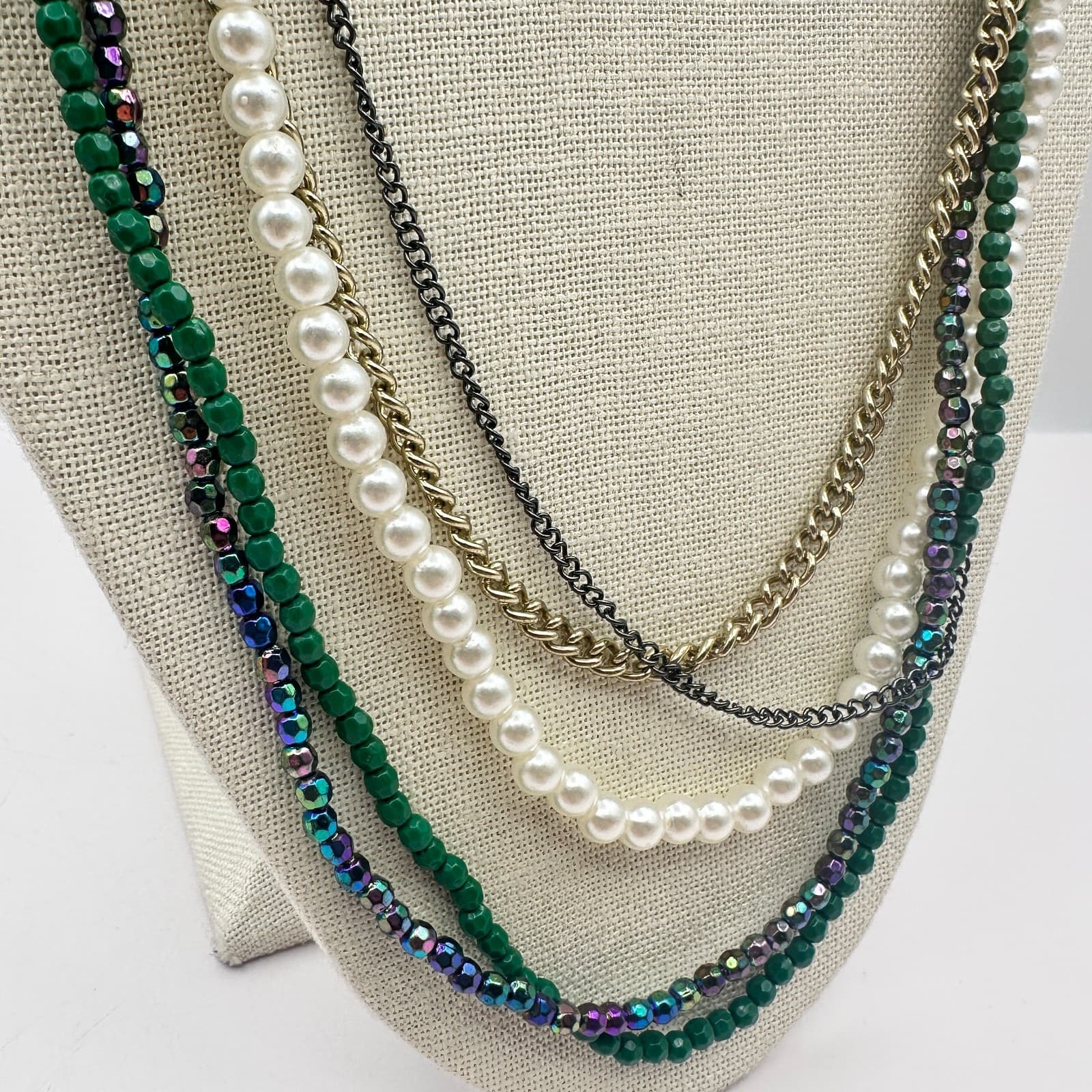 Vintage 80s Gold Tone Chain Layered Necklace Green Beads Faux Pearls Jewelry - Thumbnail 3