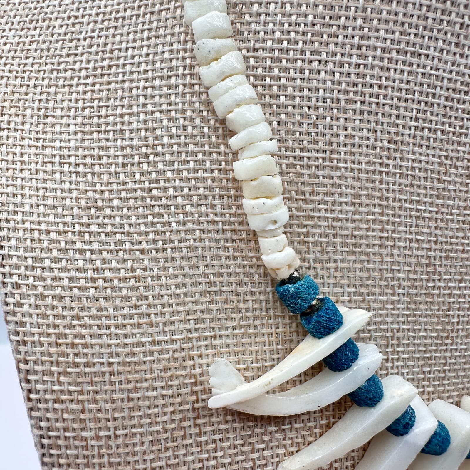 Vintage 90s White Blue Heishi Spiky Shell Beaded Necklace Silver Tone Jewelry - Thumbnail 5