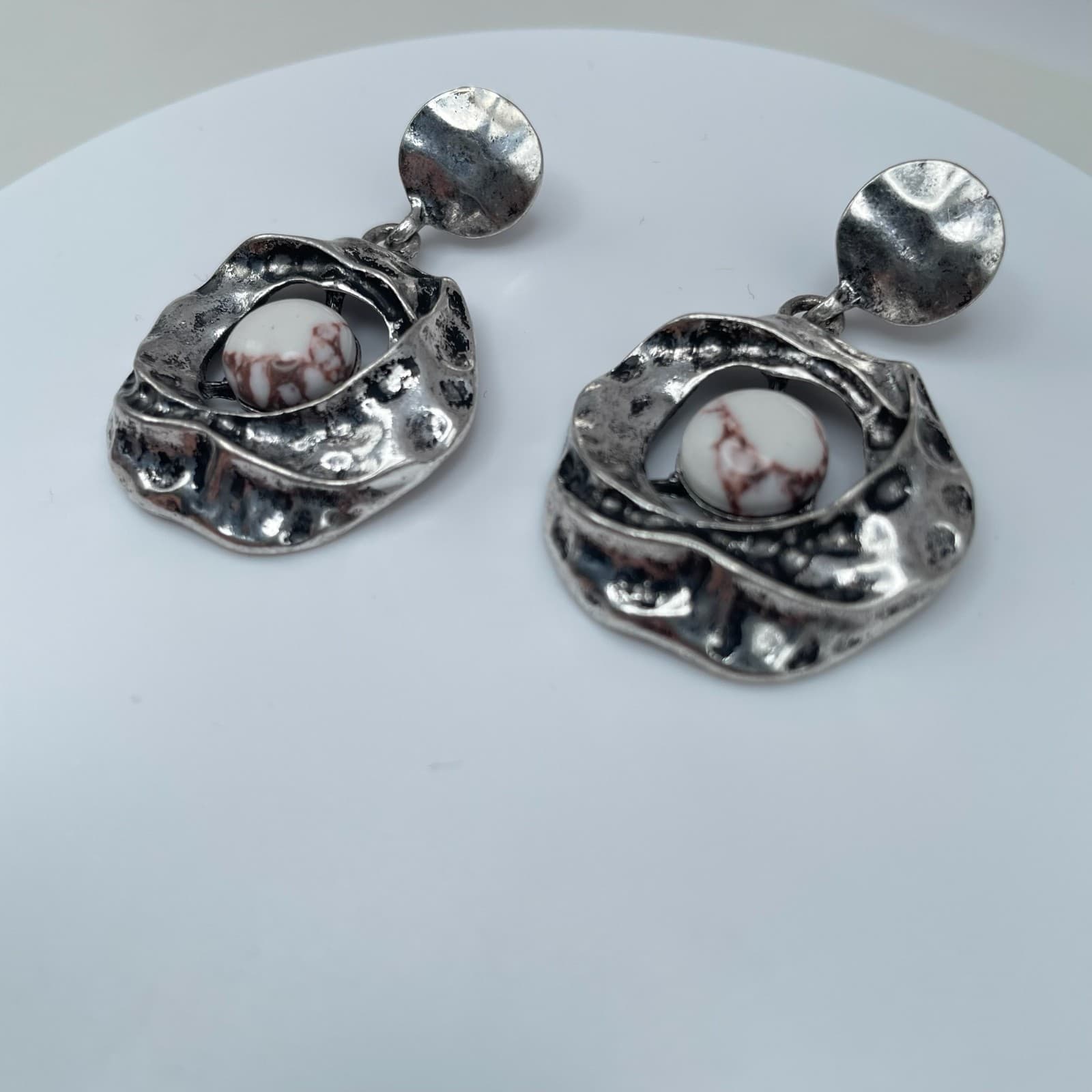 Vintage 90s White Stone Hammered Drop Earrings Silver Tone Women's Jewelry - Thumbnail 8