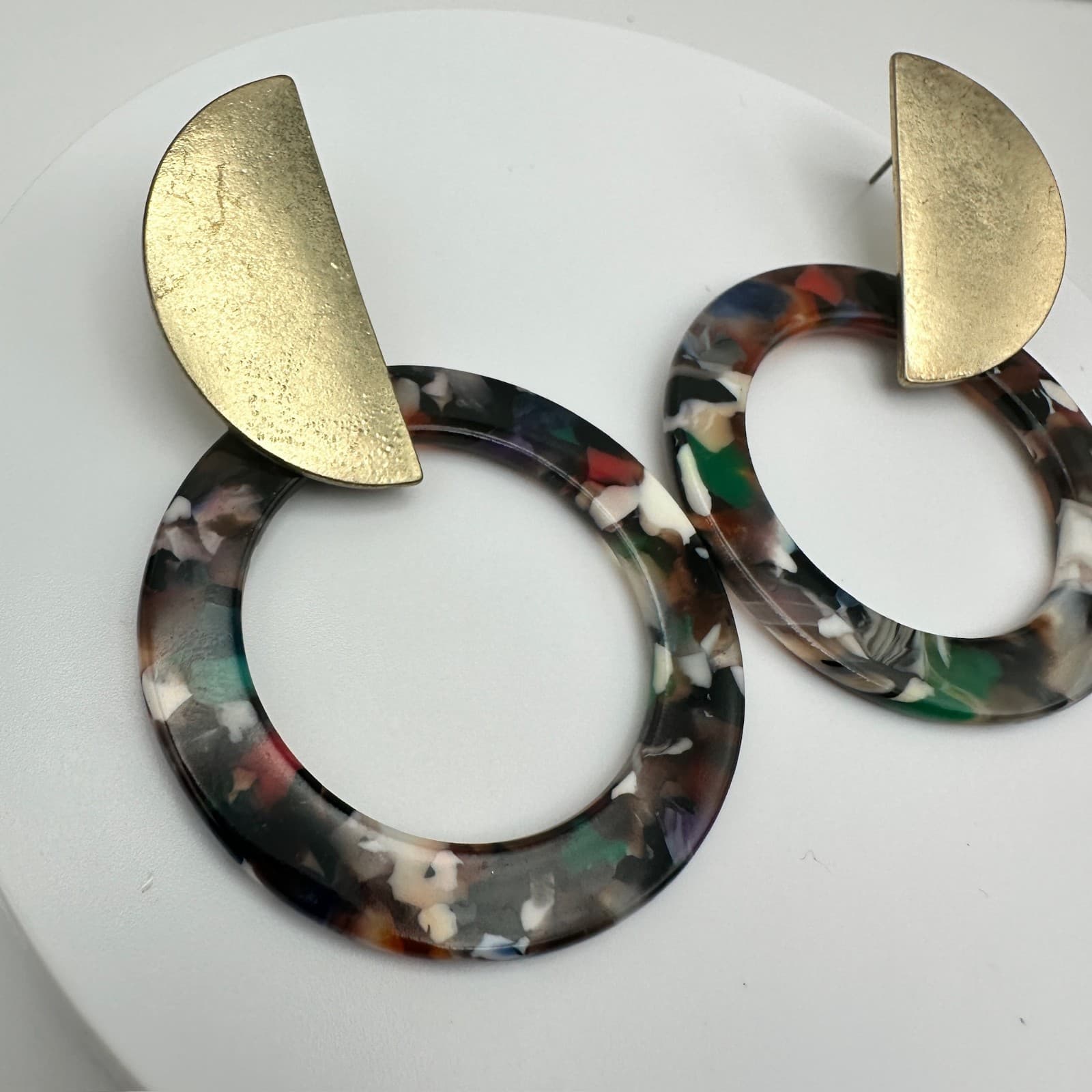 Vintage 90s Tortoise Shell Resin Hoop Earrings Gold Tone Half Moon Post Dangle - Thumbnail 6