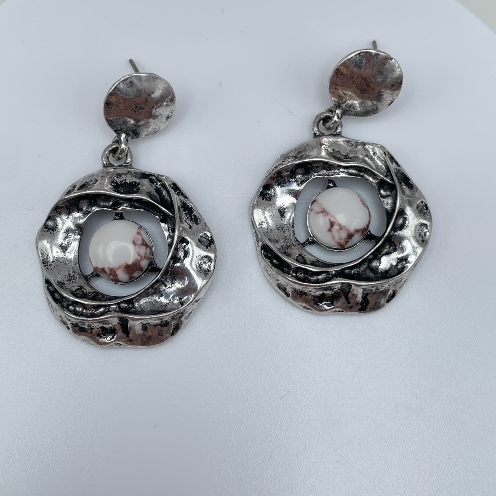 Vintage 90s White Stone Hammered Drop Earrings Silver Tone Women's Jewelry - Thumbnail 3