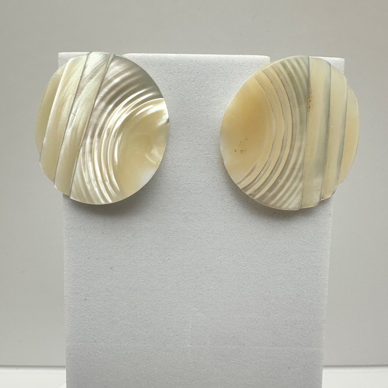 Vintage 90s Mother of Pearl Cream Stud Earrings Shell Carved Women's Jewelry - Image 1