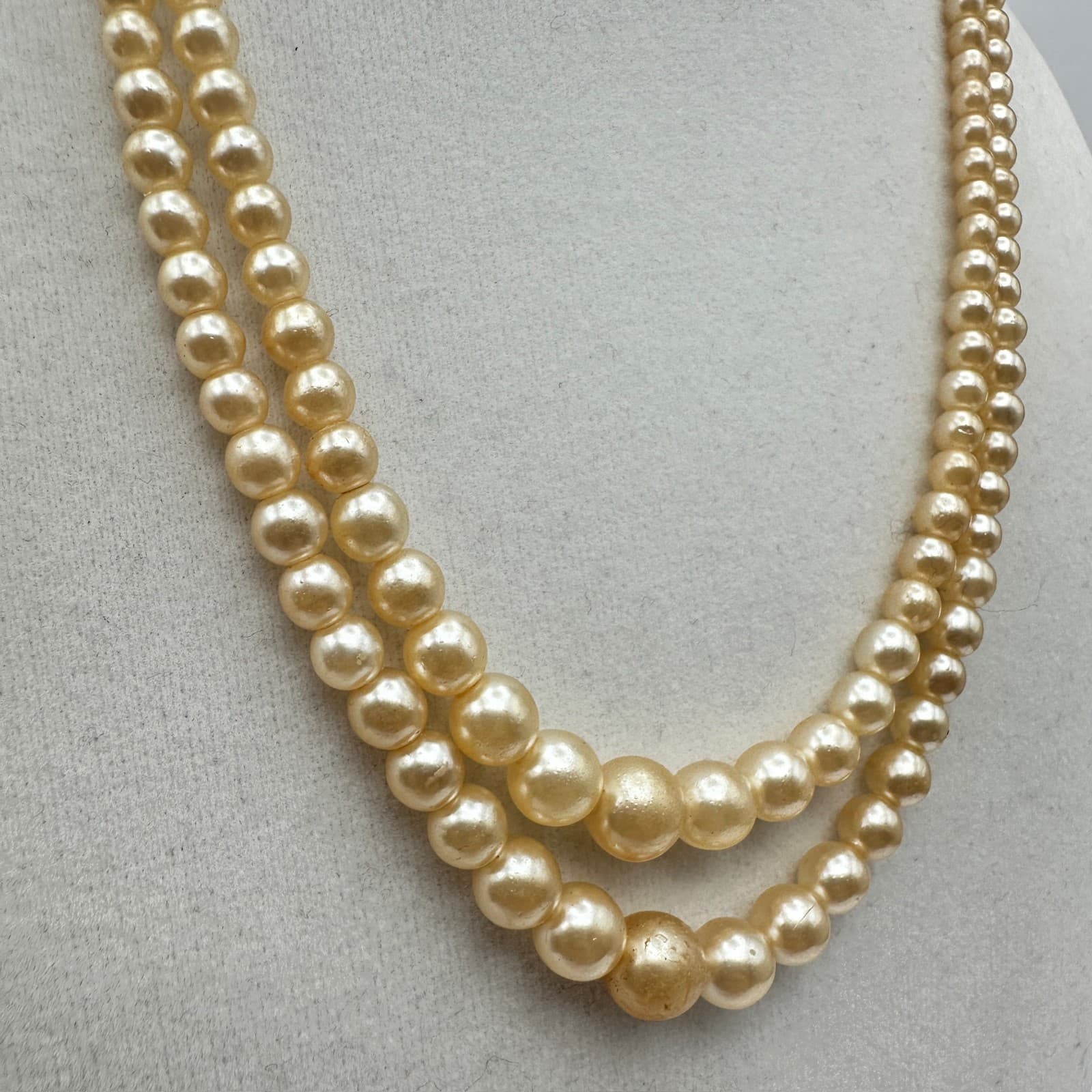 Vintage 80s Plastic Pearl Necklace Double Strand Cream Gold Tone Jewelry - Thumbnail 3