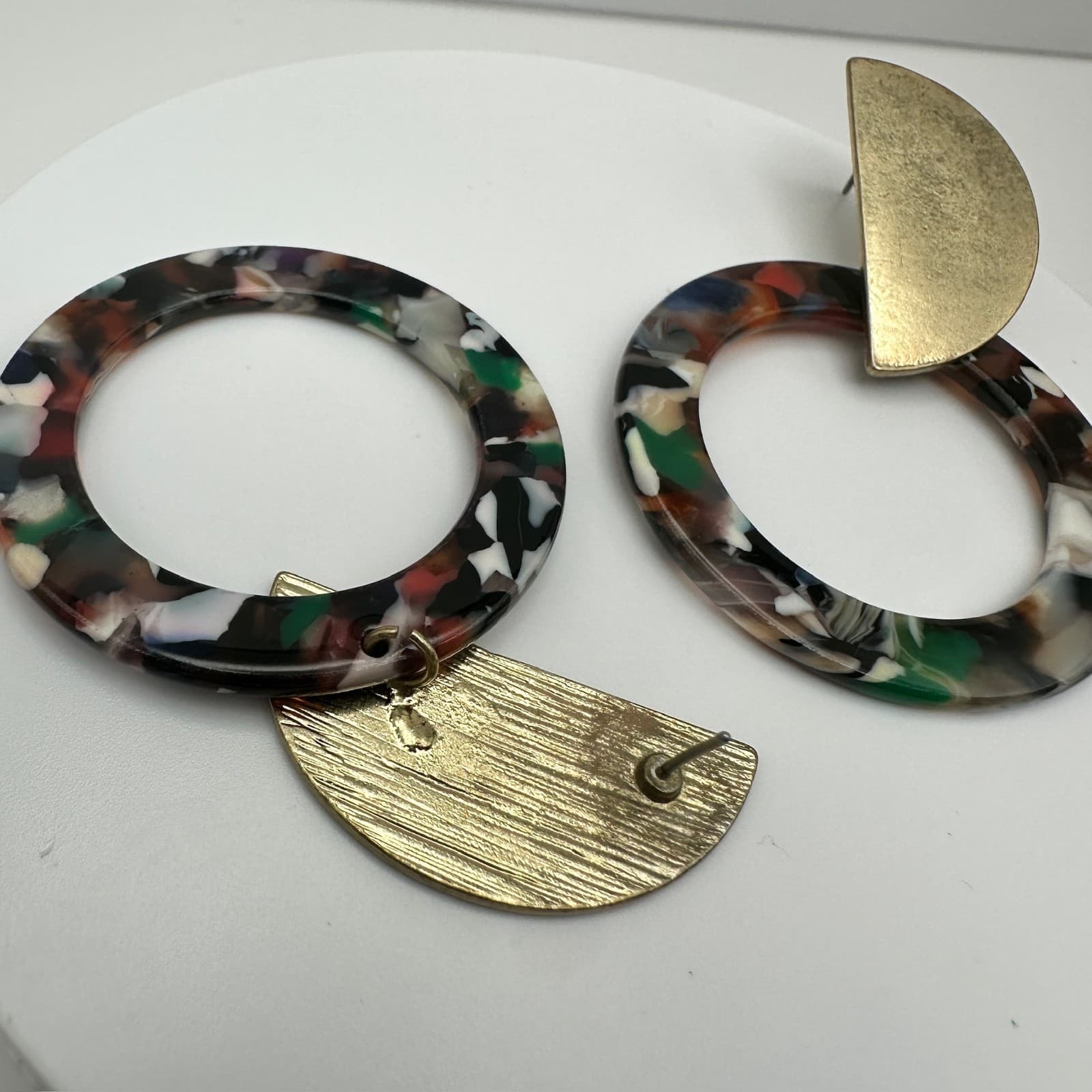 Vintage 90s Tortoise Shell Resin Hoop Earrings Gold Tone Half Moon Post Dangle - Thumbnail 7