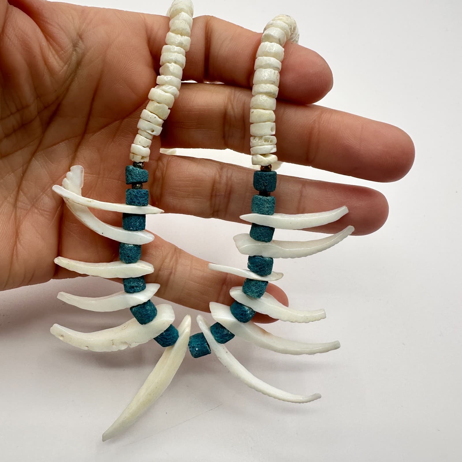 Vintage 90s White Blue Heishi Spiky Shell Beaded Necklace Silver Tone Jewelry - Thumbnail 7