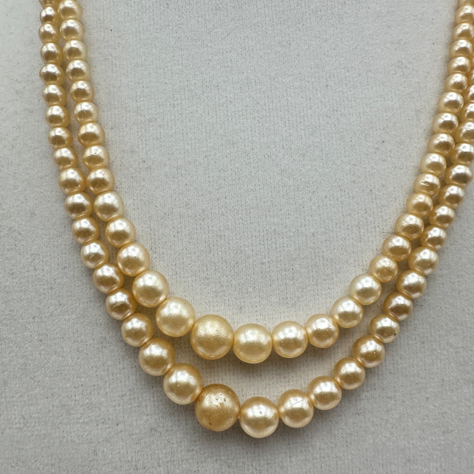 Vintage 80s Plastic Pearl Necklace Double Strand Cream Gold Tone Jewelry - Thumbnail 2