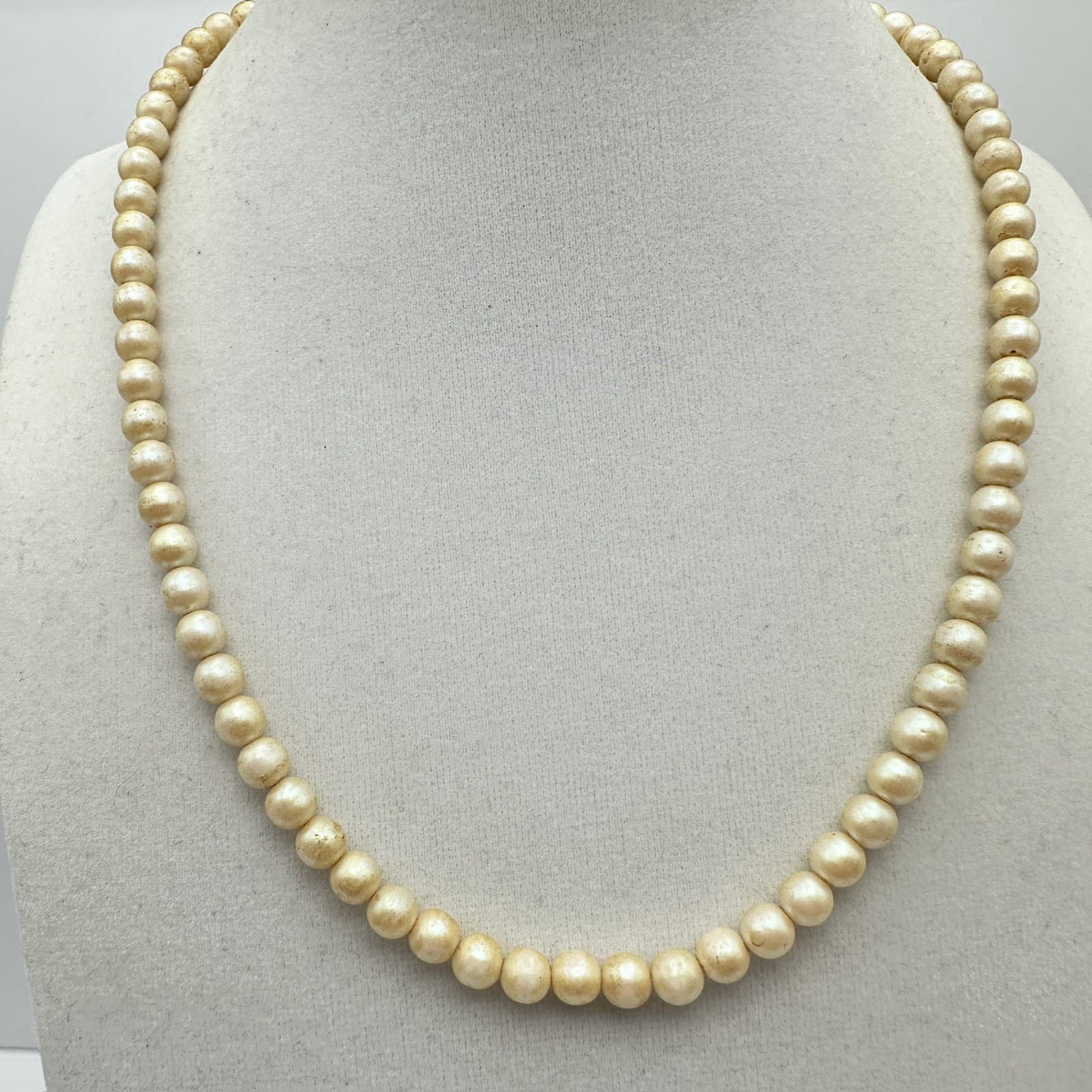 Vintage 90s Cream Faux Pearl Necklace Round Bead Strand Barrel Clasp Jewelry - Image 1