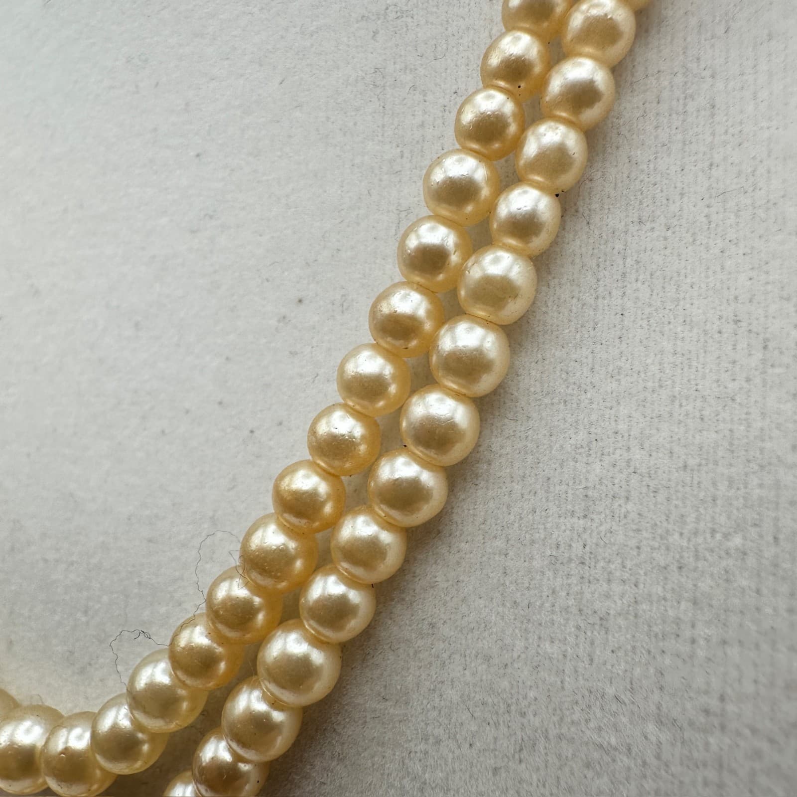 Vintage 80s Plastic Pearl Necklace Double Strand Cream Gold Tone Jewelry - Thumbnail 4