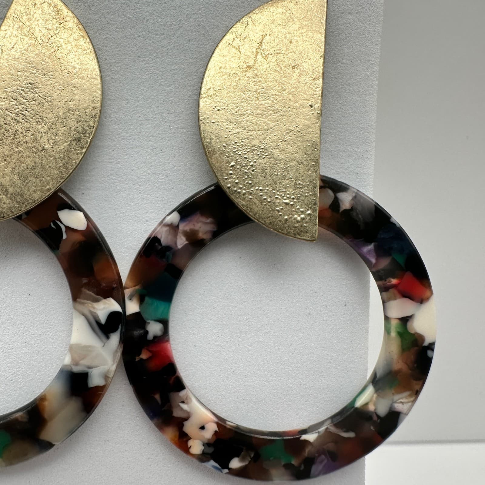 Vintage 90s Tortoise Shell Resin Hoop Earrings Gold Tone Half Moon Post Dangle - Thumbnail 4