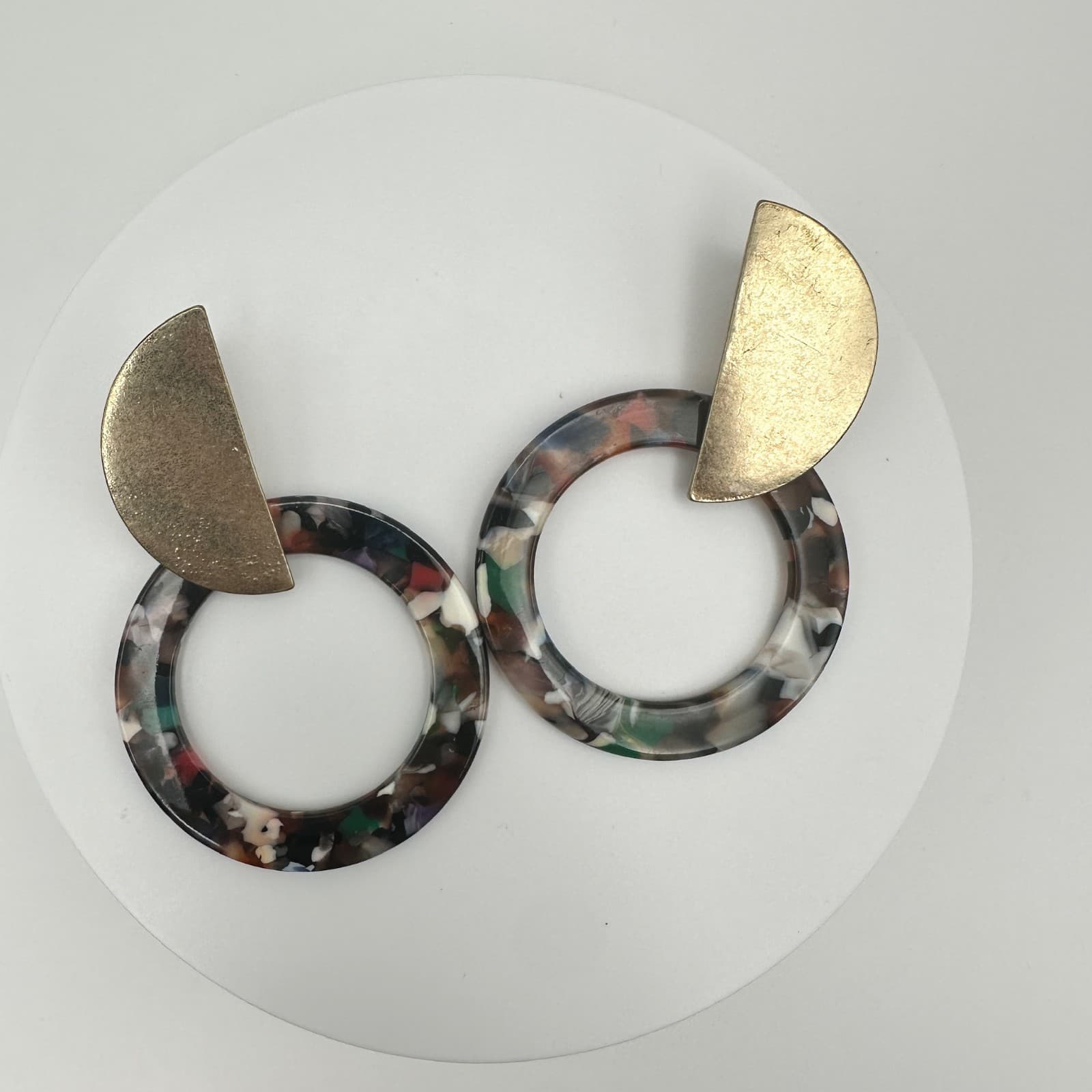 Vintage 90s Tortoise Shell Resin Hoop Earrings Gold Tone Half Moon Post Dangle - Thumbnail 5