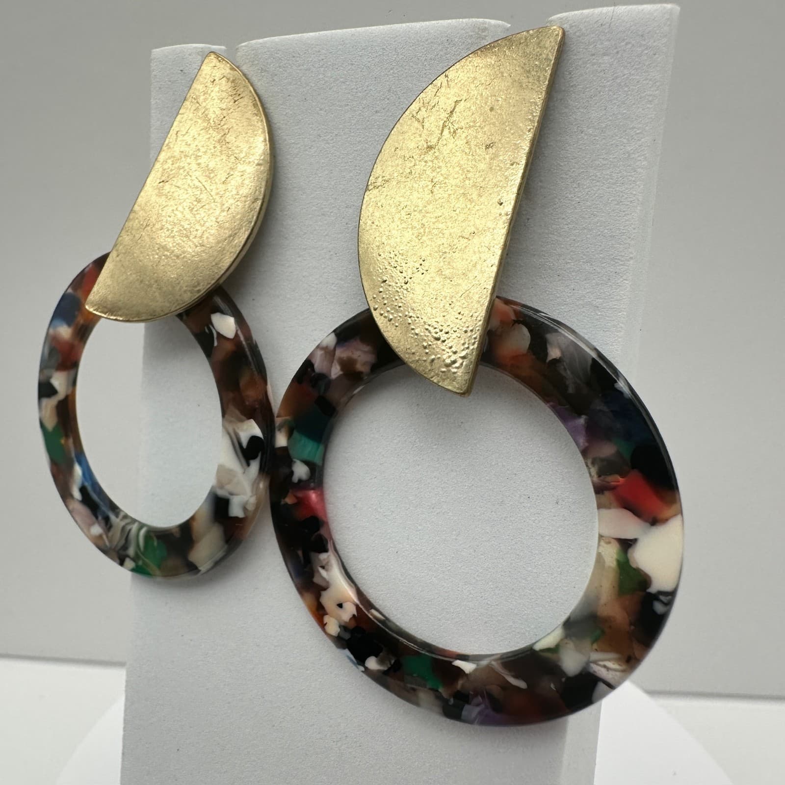 Vintage 90s Tortoise Shell Resin Hoop Earrings Gold Tone Half Moon Post Dangle - Thumbnail 3