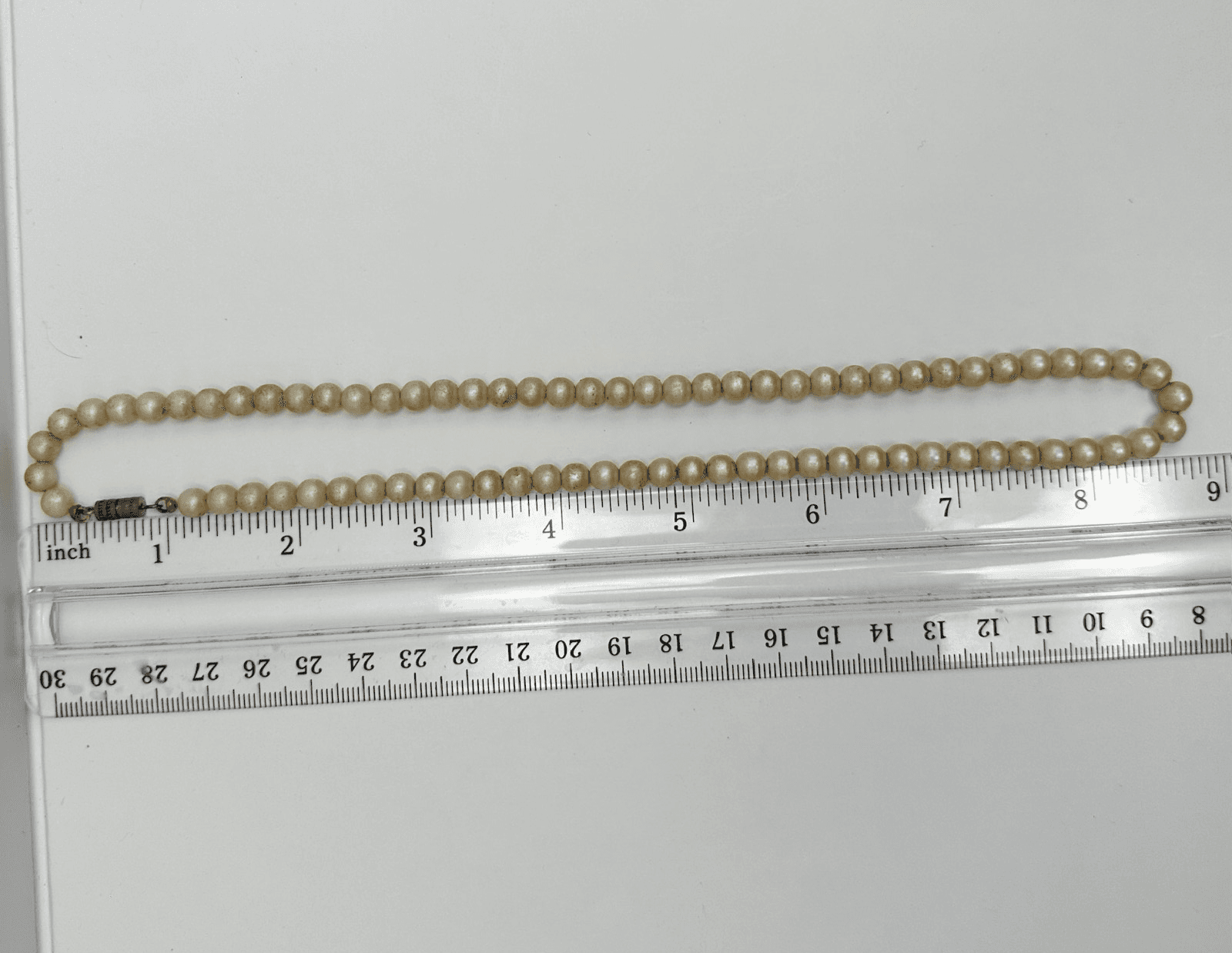 Vintage 90s Cream Faux Pearl Necklace Round Bead Strand Barrel Clasp Jewelry - Thumbnail 7