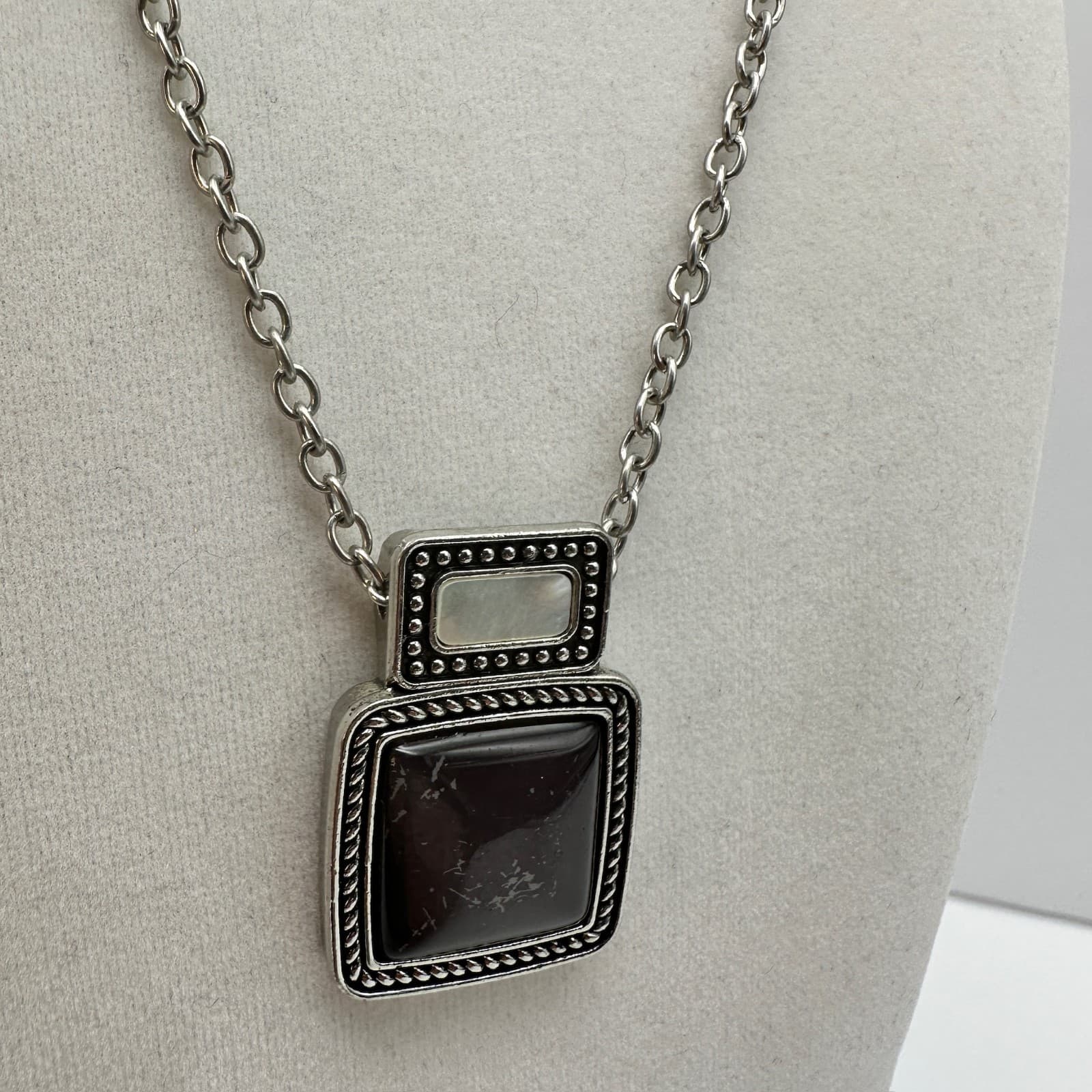Vintage Y2K 90s Square Pendant Necklace Silver Tone Black Stone Pearl jewelry - Thumbnail 4