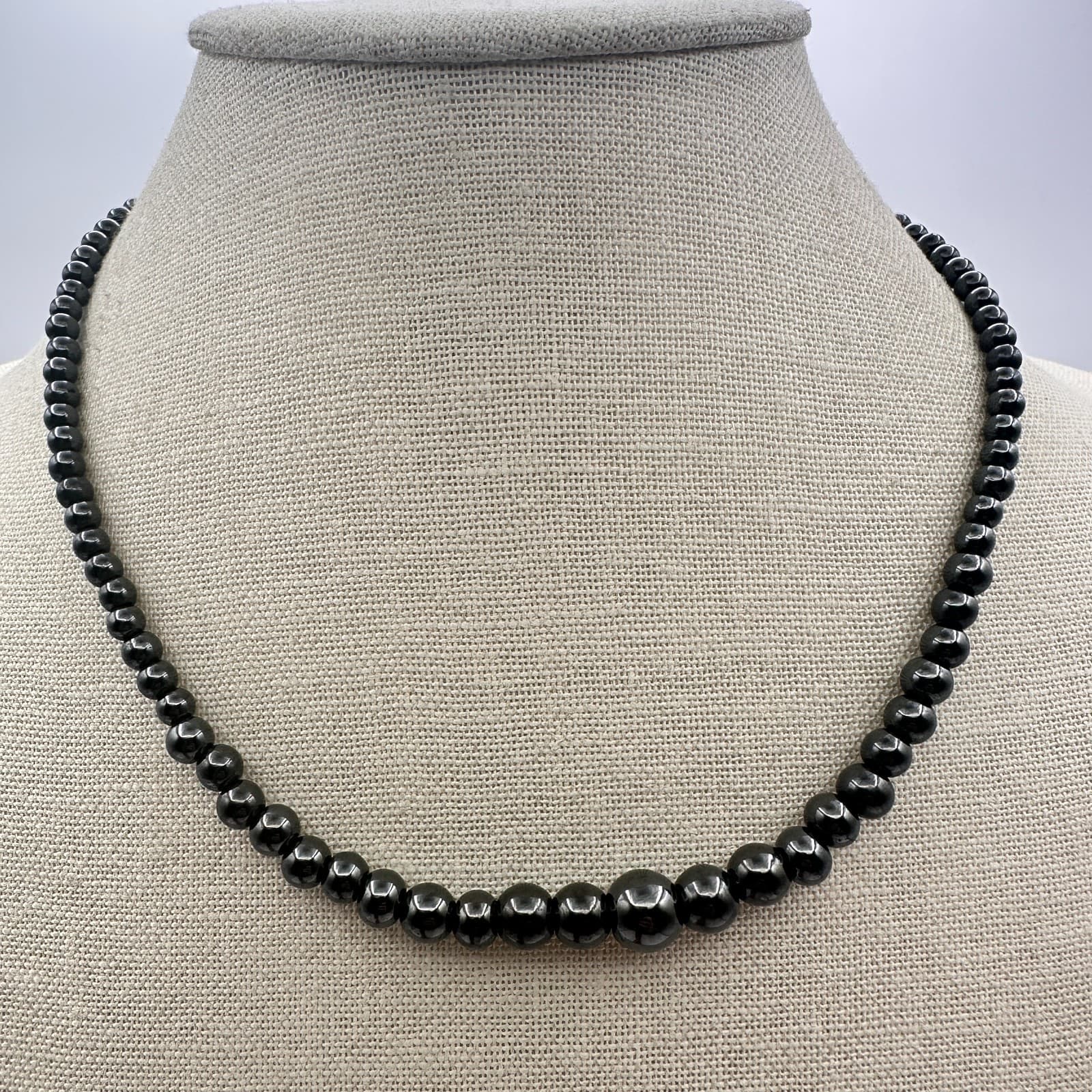 Vintage Y2K Black Beaded Necklace Minimalist Women's Classic Fashion Jewelry - Image 1