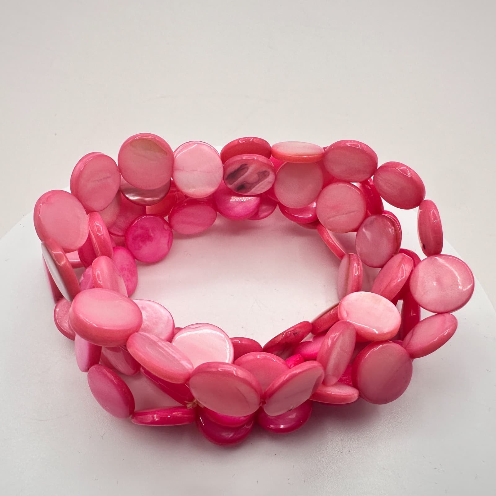 Vintage Y2K Pink Shell Disc Triple Strand Stretch Bracelet Boho Women's Jewelry - Image 1