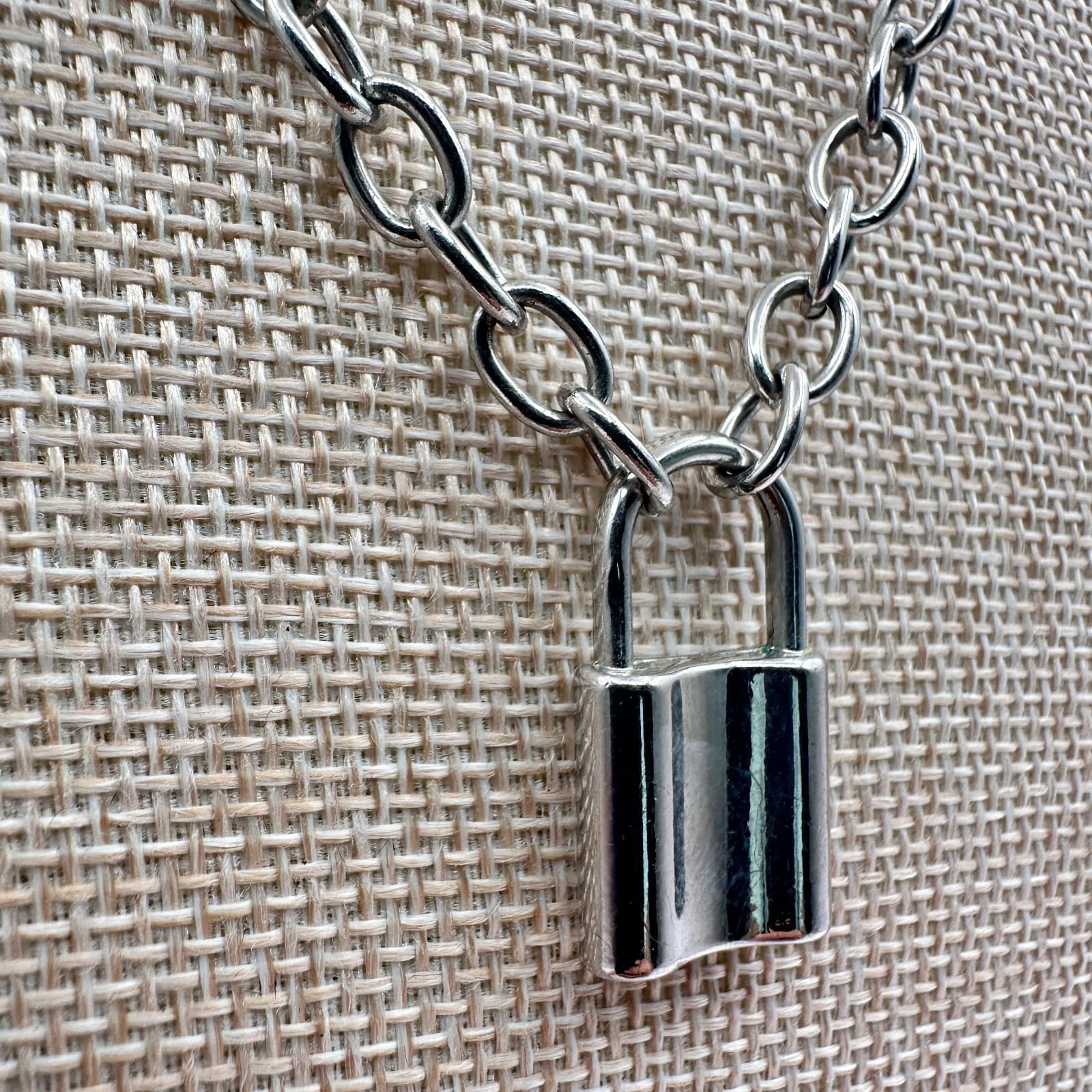 Vintage Y2K Silver Tone Link Chain Padlock Pendant Necklace Classic Jewelry - Thumbnail 3