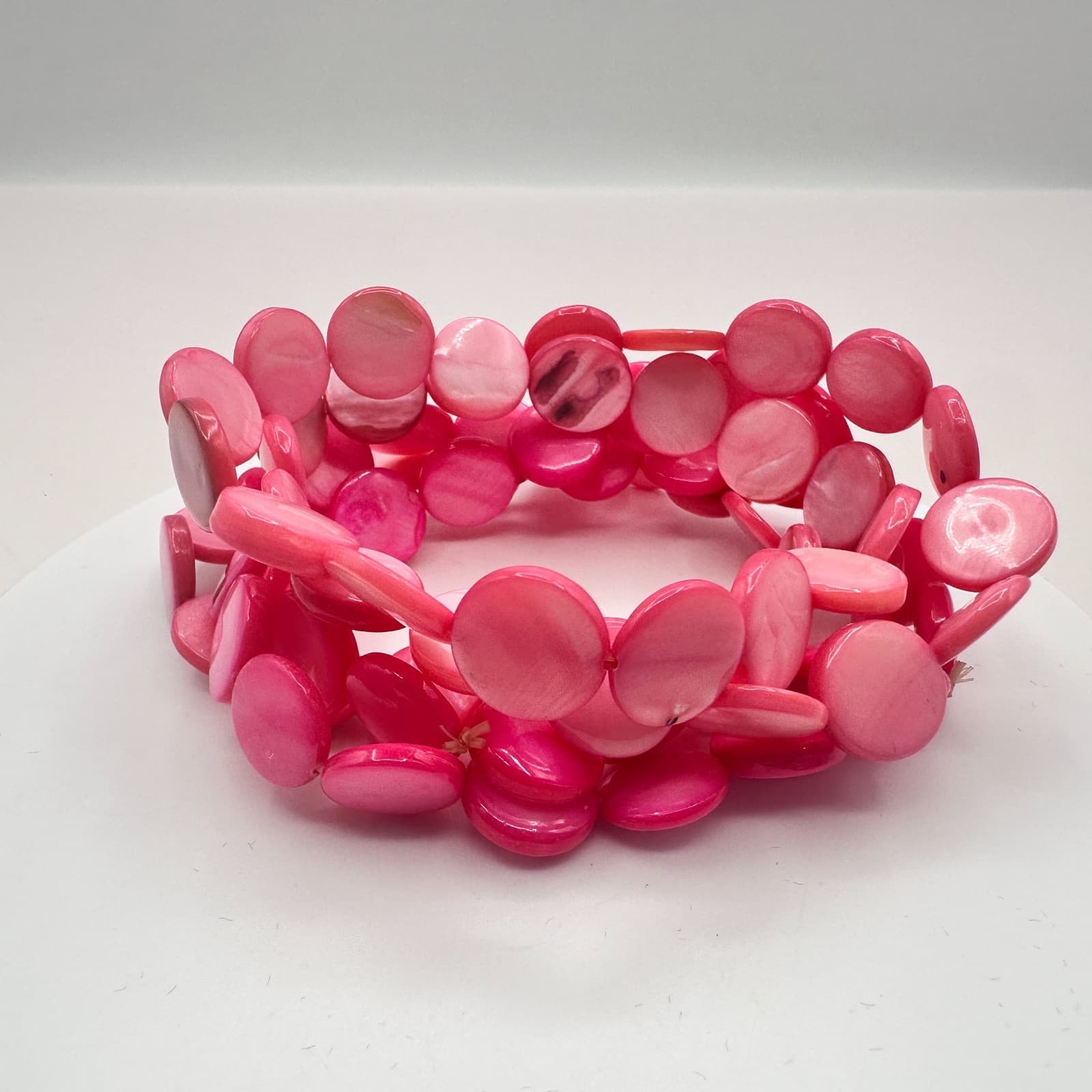 Vintage Y2K Pink Shell Disc Triple Strand Stretch Bracelet Boho Women's Jewelry - Thumbnail 3