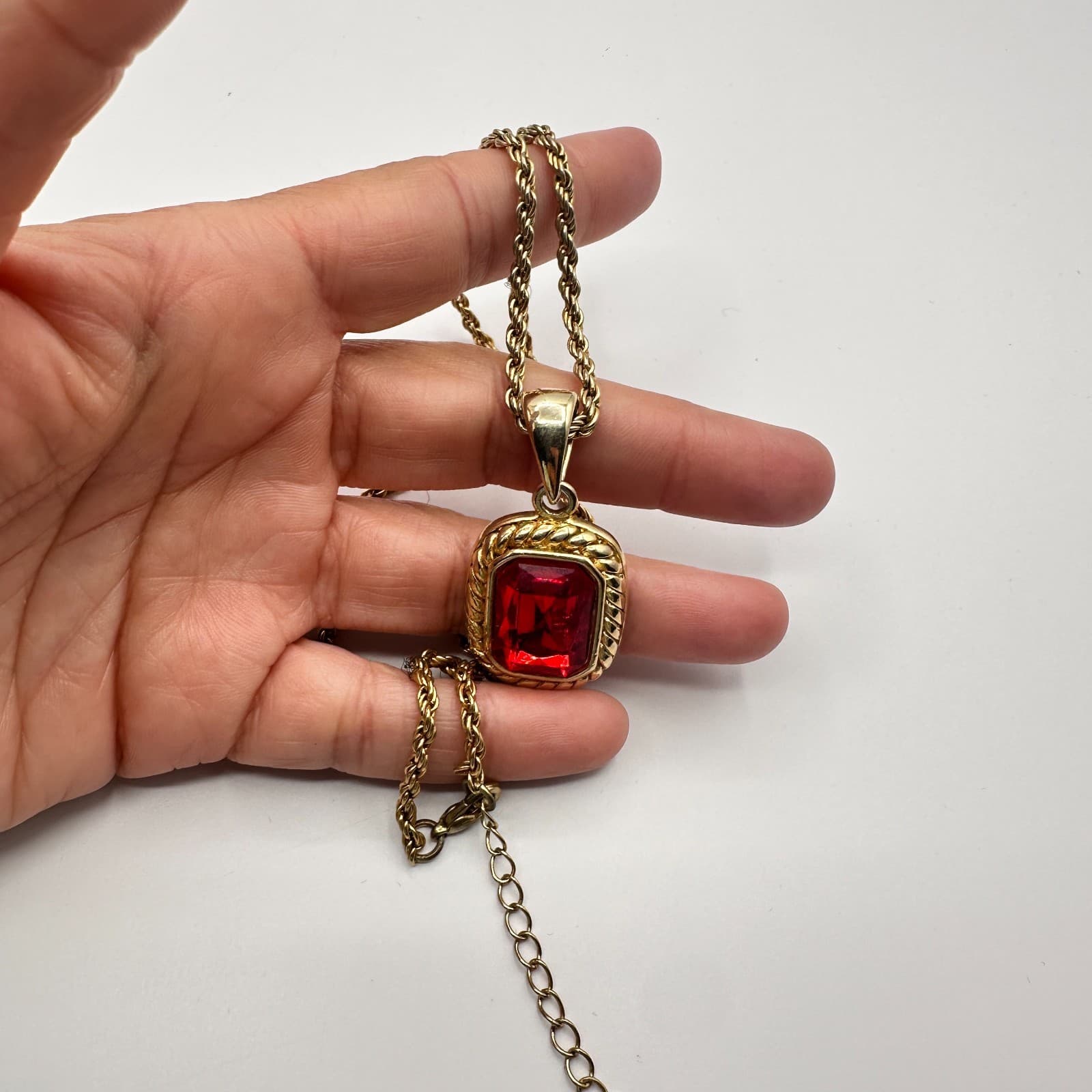 Vintage 90s Rope Chain Red Glass Emerald Cut Pendant Necklace Gold Tone Jewelry - Thumbnail 7