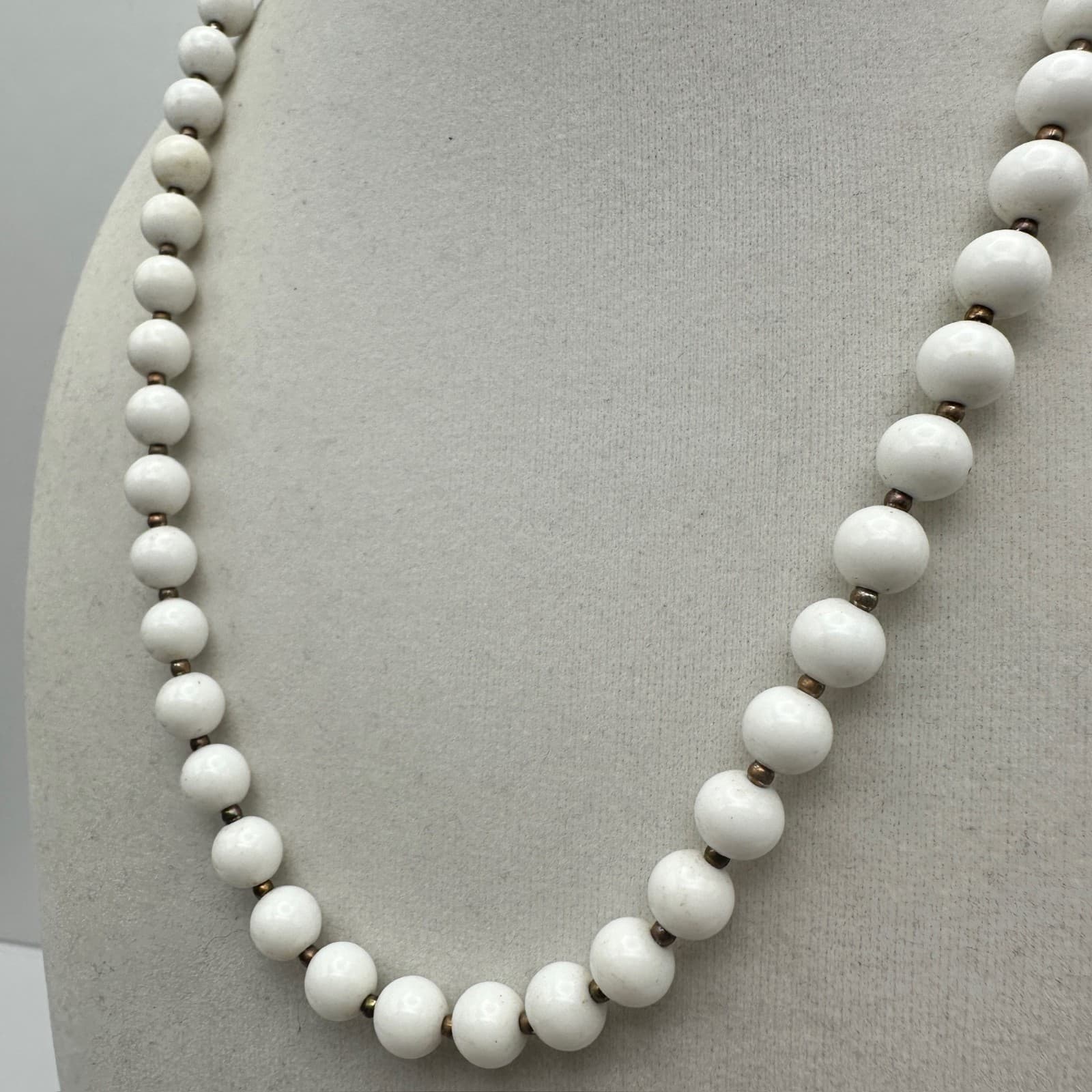Vintage 90s White Plastic Bead Necklace Round Strand Boho Spring Ring Jewelry - Thumbnail 3