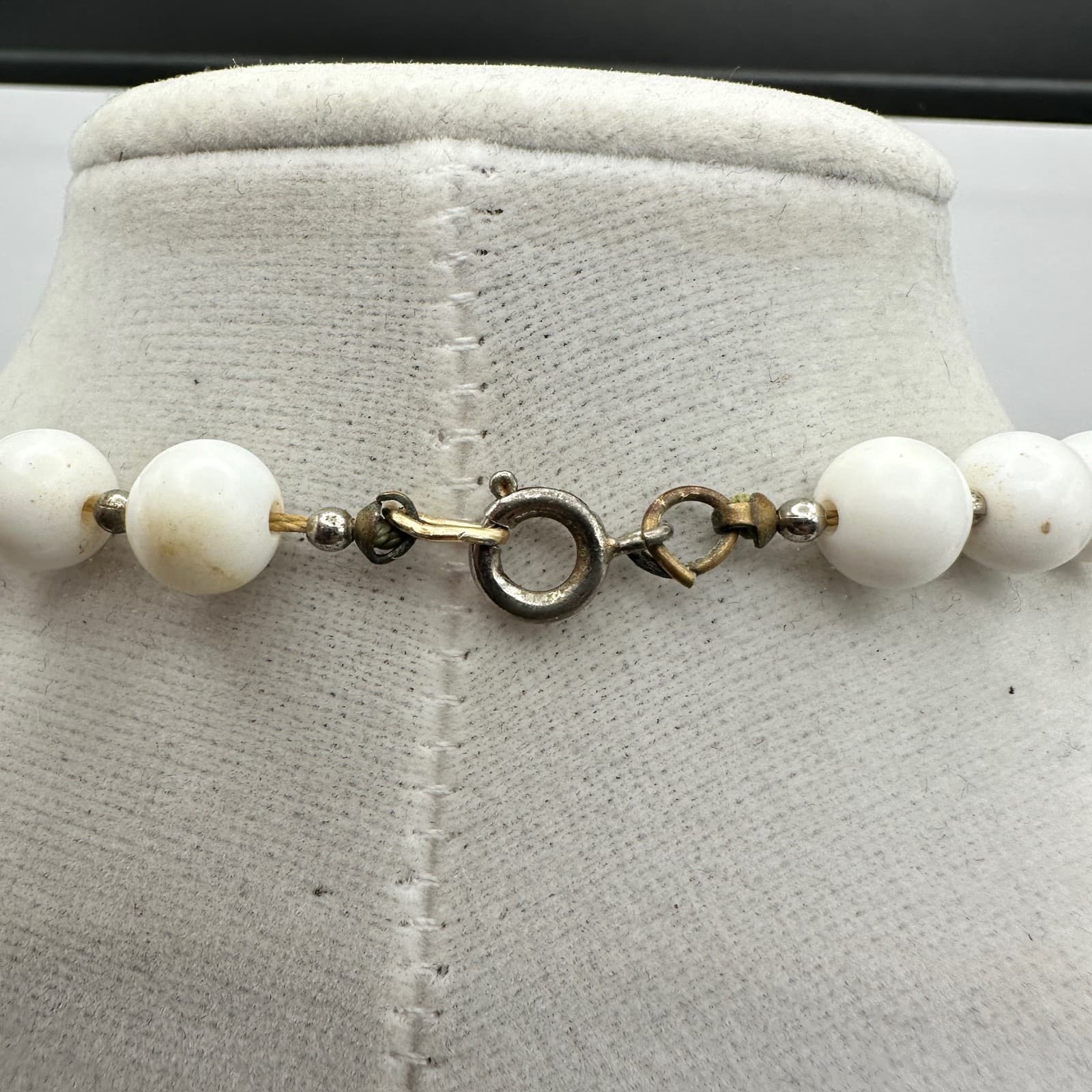 Vintage 90s White Plastic Bead Necklace Round Strand Boho Spring Ring Jewelry - Thumbnail 6