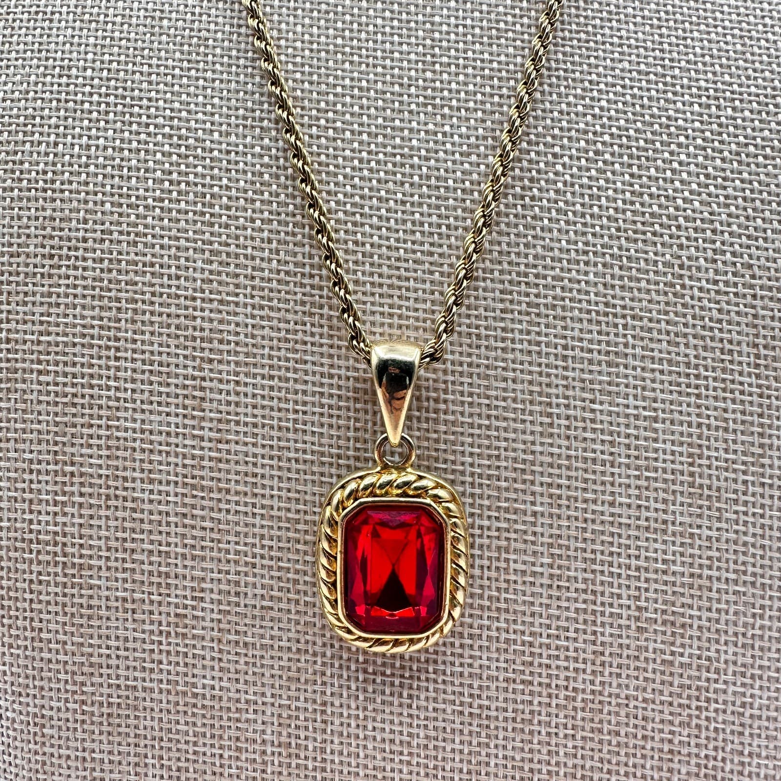 Vintage 90s Rope Chain Red Glass Emerald Cut Pendant Necklace Gold Tone Jewelry - Thumbnail 3