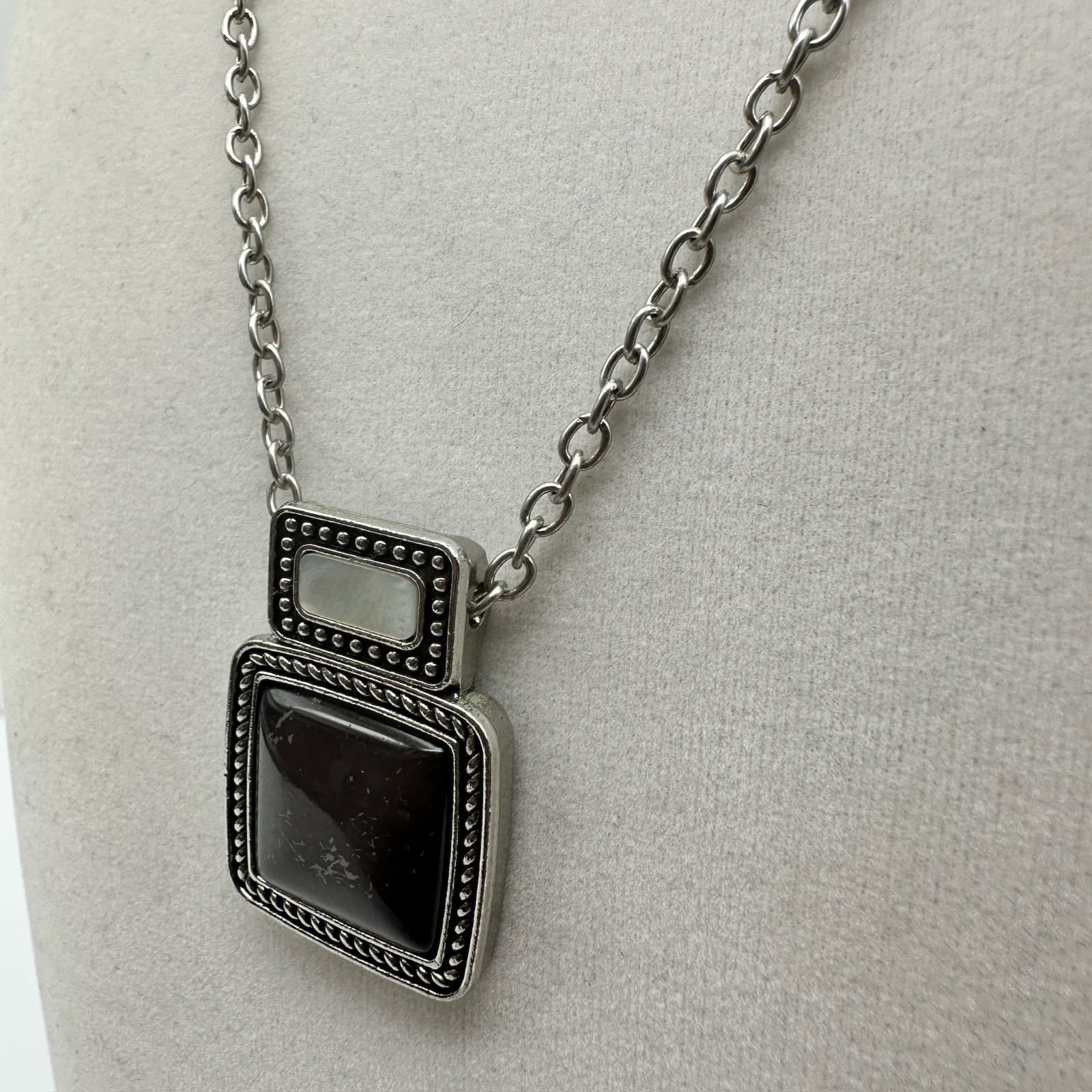 Vintage Y2K 90s Square Pendant Necklace Silver Tone Black Stone Pearl jewelry - Thumbnail 5