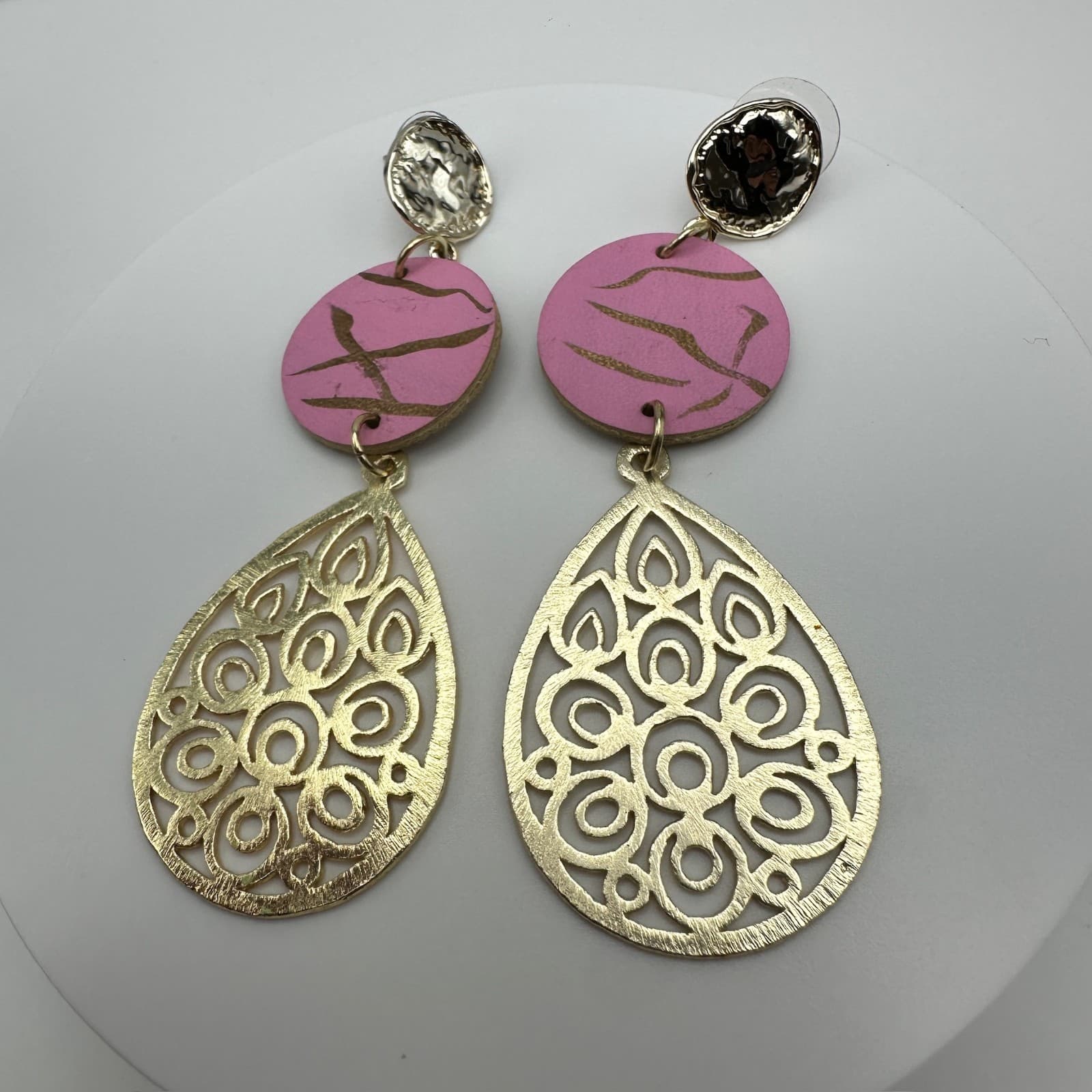 Vintage 90s Gold Filigree Teardrop Dangle Earrings Pink Faux Leather Women's - Thumbnail 7