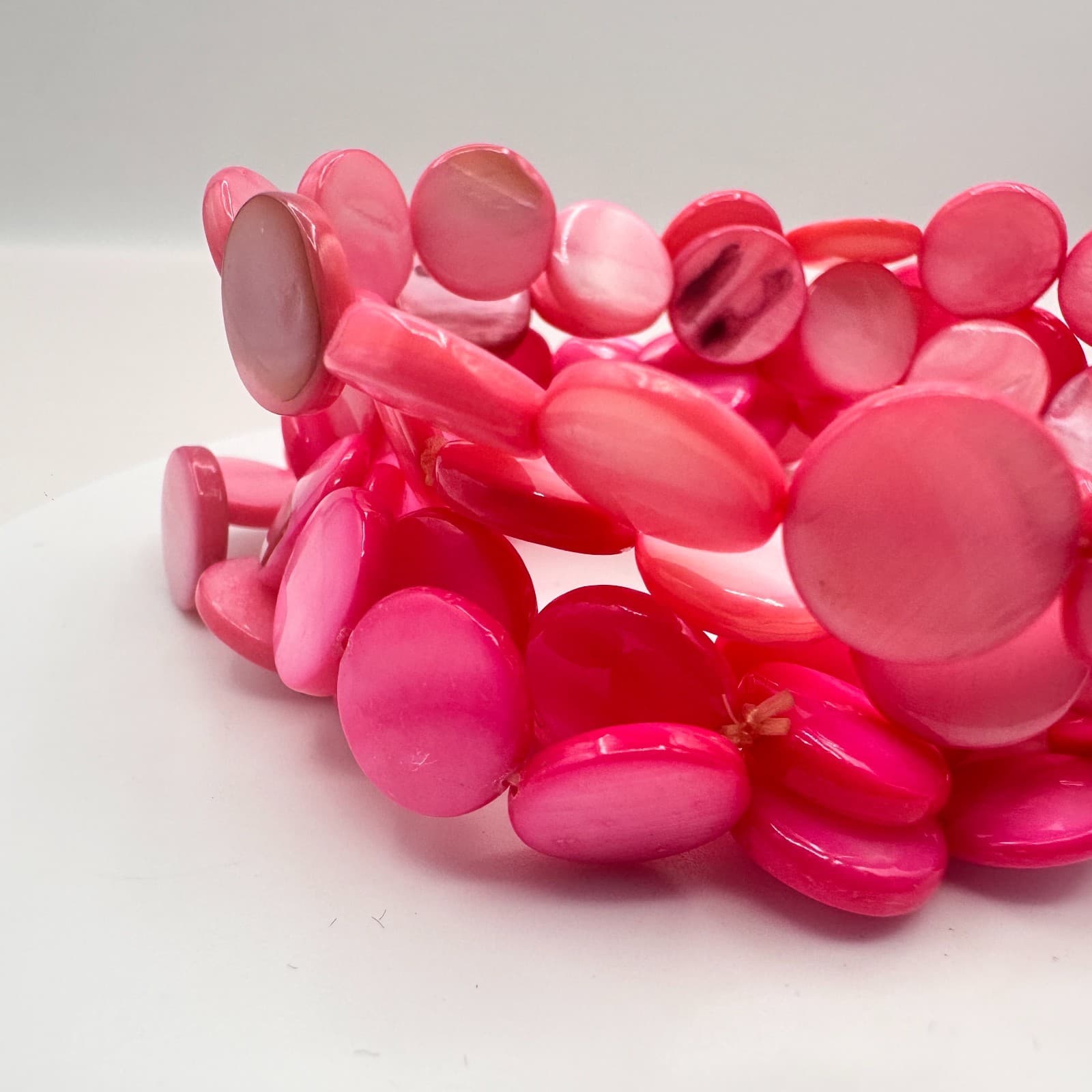 Vintage Y2K Pink Shell Disc Triple Strand Stretch Bracelet Boho Women's Jewelry - Thumbnail 5