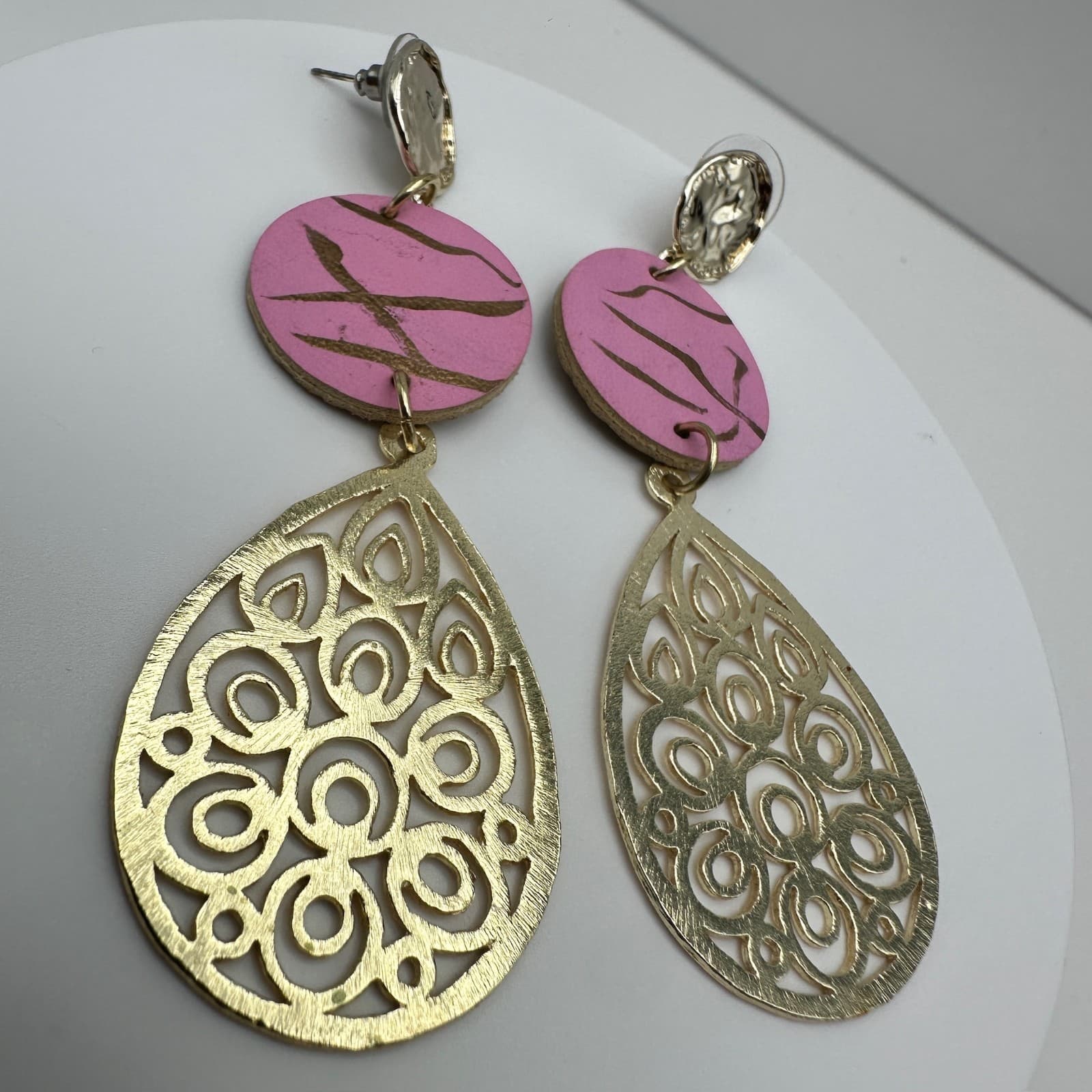 Vintage 90s Gold Filigree Teardrop Dangle Earrings Pink Faux Leather Women's - Thumbnail 8