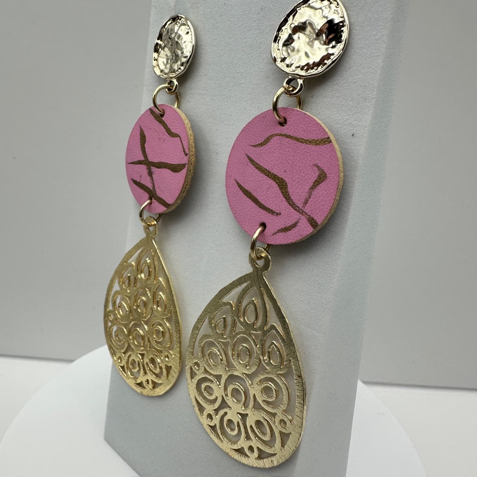 Vintage 90s Gold Filigree Teardrop Dangle Earrings Pink Faux Leather Women's - Thumbnail 3