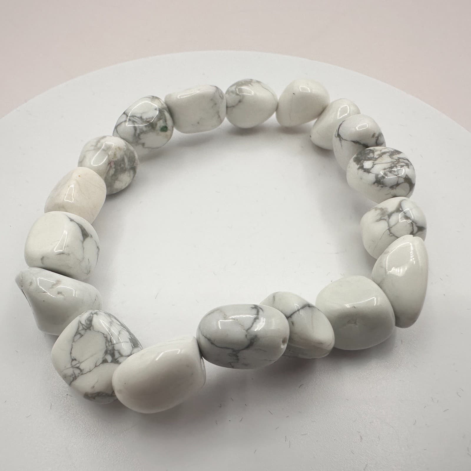 Vintage Y2K White Howlite Tumbled Stone Stretch Bracelet Women's Classic Jewelry - Image 1