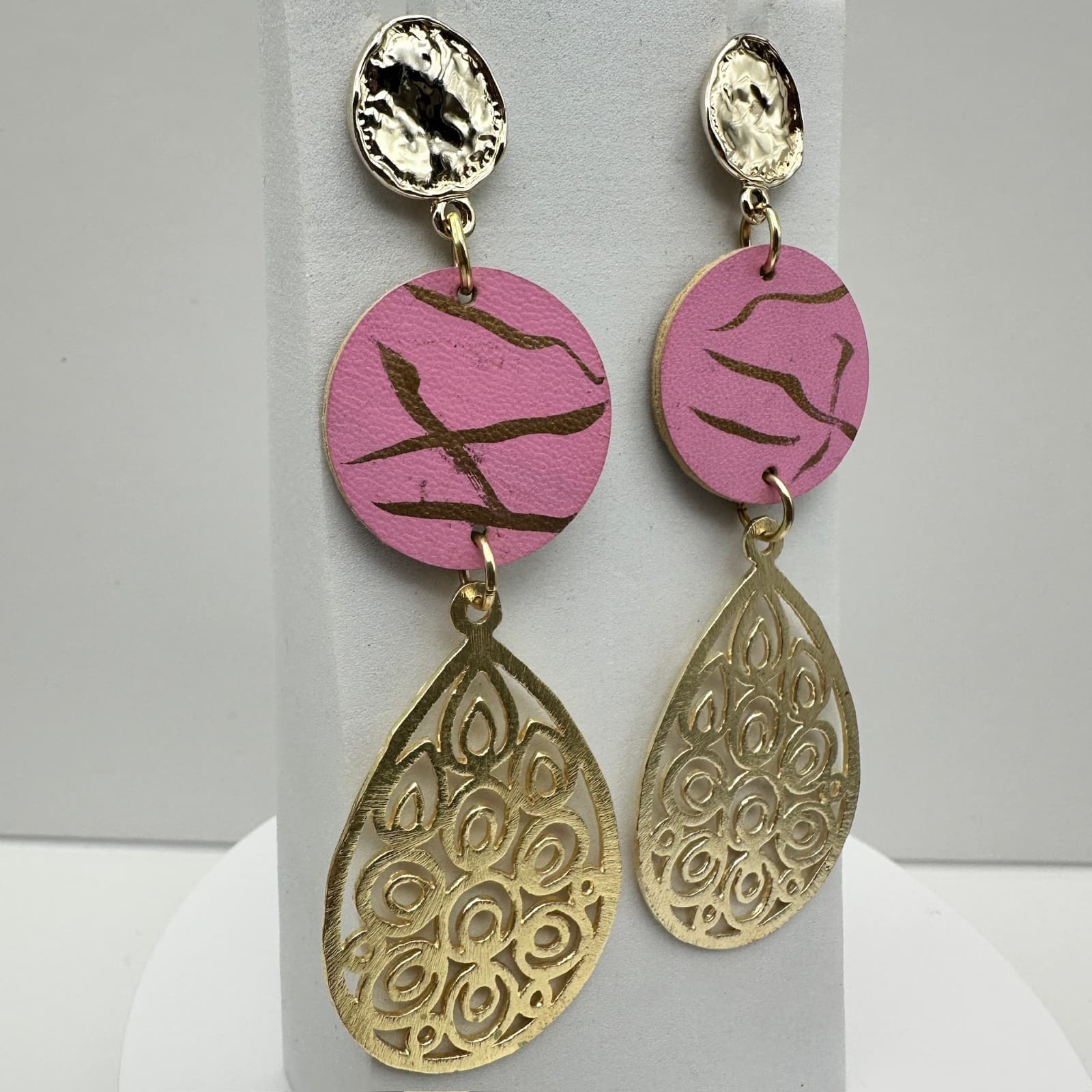 Vintage 90s Gold Filigree Teardrop Dangle Earrings Pink Faux Leather Women's - Thumbnail 2