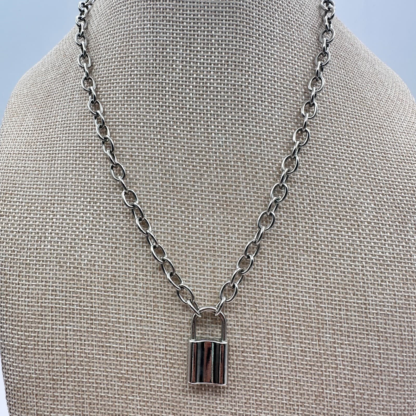 Vintage Y2K Silver Tone Link Chain Padlock Pendant Necklace Classic Jewelry - Thumbnail 5