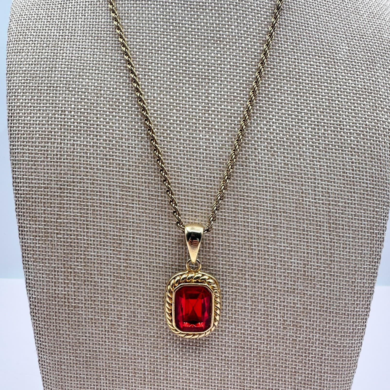 Vintage 90s Rope Chain Red Glass Emerald Cut Pendant Necklace Gold Tone Jewelry - Thumbnail 2