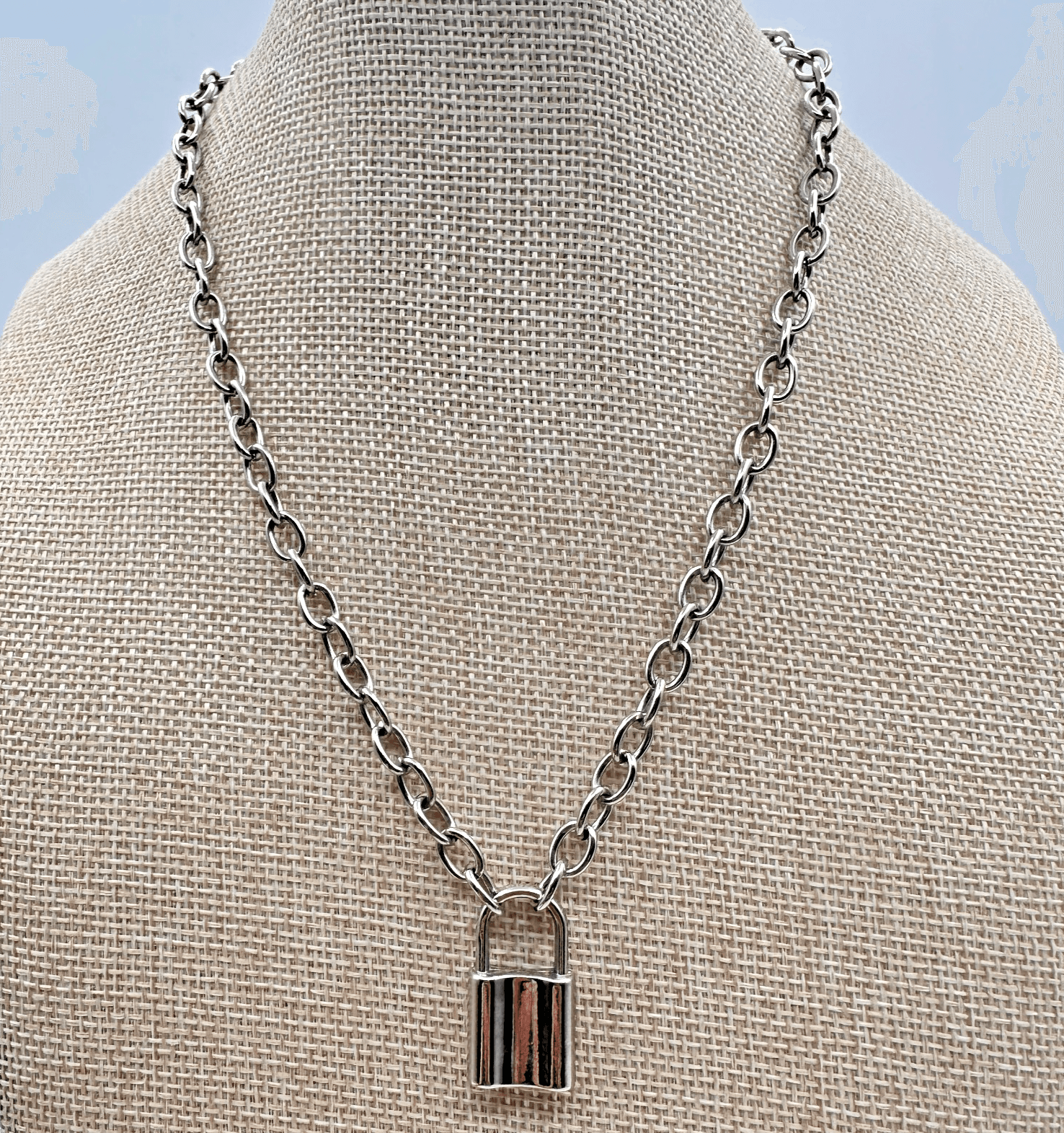 Vintage Y2K Silver Tone Link Chain Padlock Pendant Necklace Classic Jewelry - Image 1