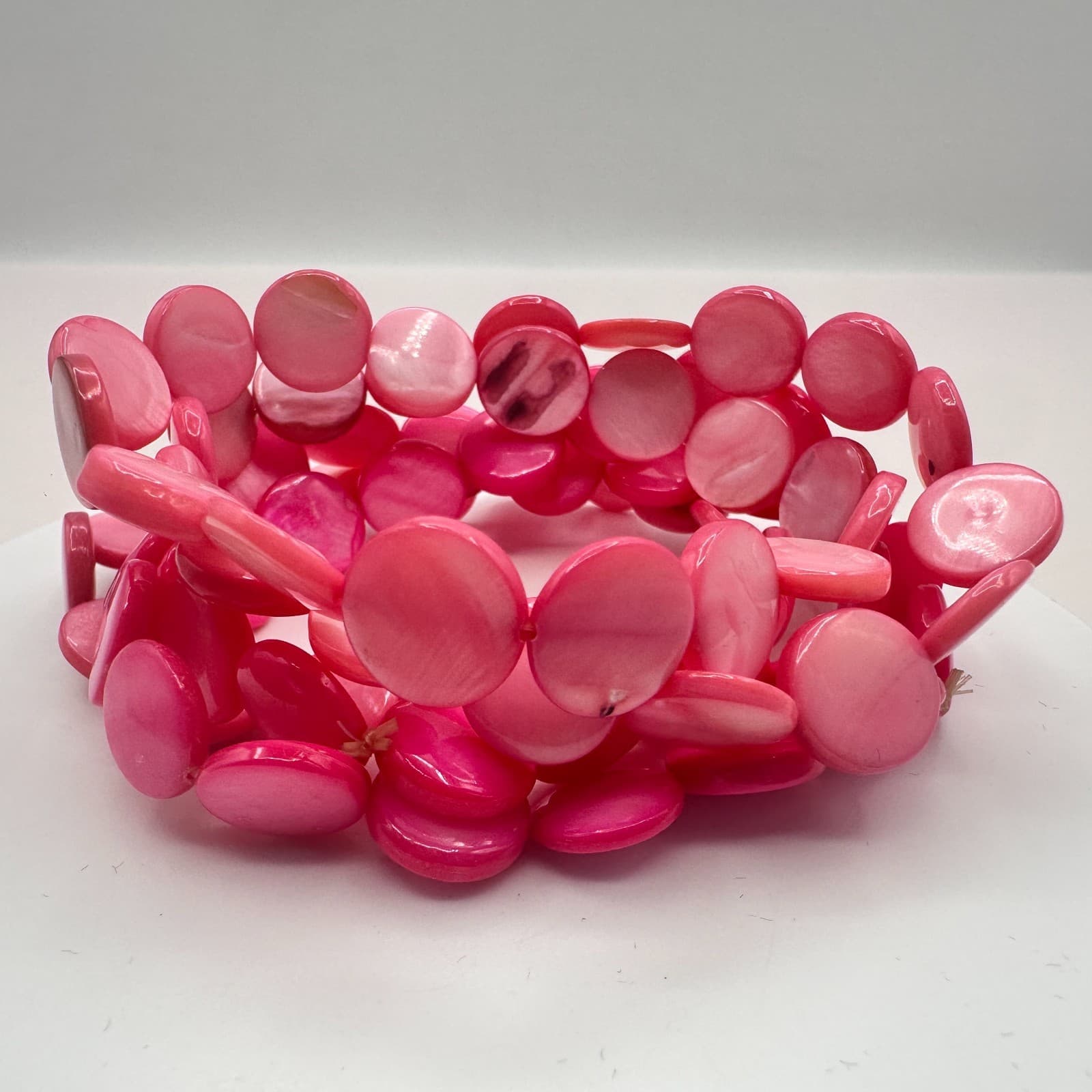 Vintage Y2K Pink Shell Disc Triple Strand Stretch Bracelet Boho Women's Jewelry - Thumbnail 4