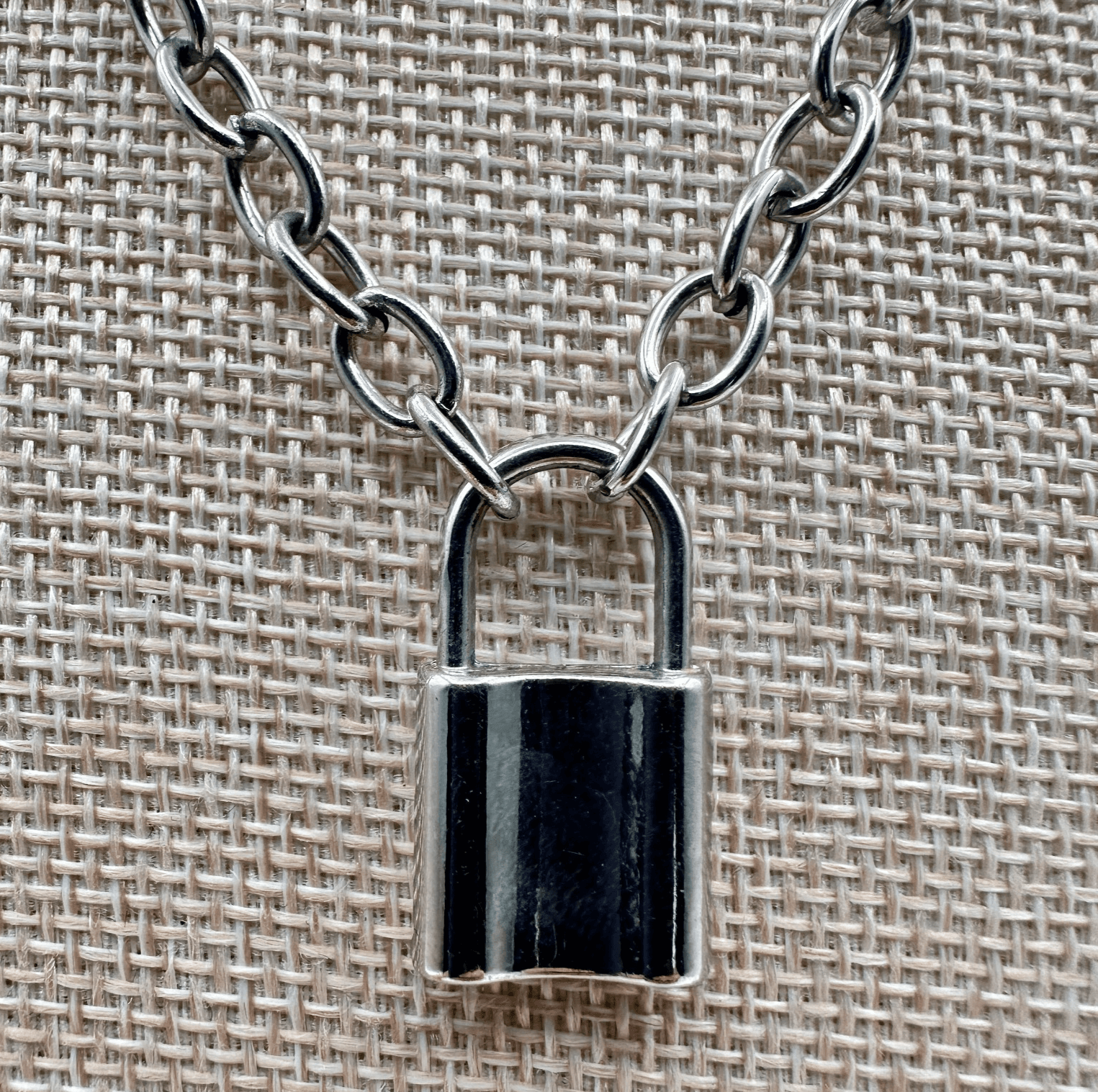 Vintage Y2K Silver Tone Link Chain Padlock Pendant Necklace Classic Jewelry - Thumbnail 2