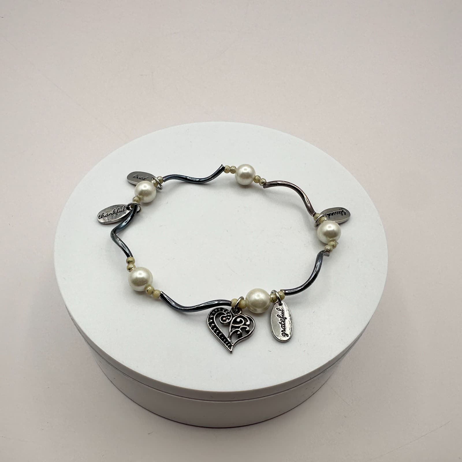Vintage Y2K Silver Tone Faux Pearl Heart Grateful Charm Bracelet Women's Jewelry - Thumbnail 3