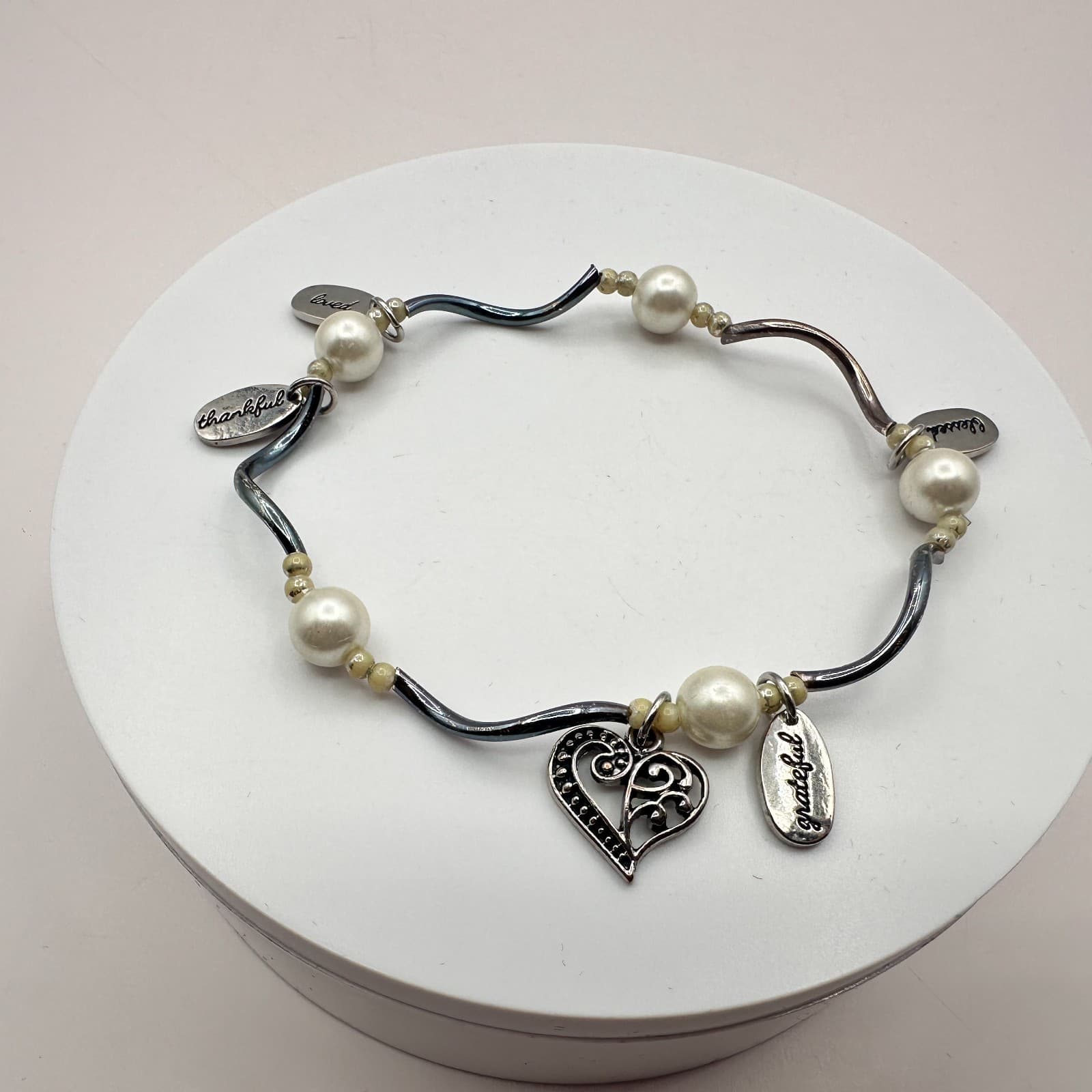 Vintage Y2K Silver Tone Faux Pearl Heart Grateful Charm Bracelet Women's Jewelry - Thumbnail 2