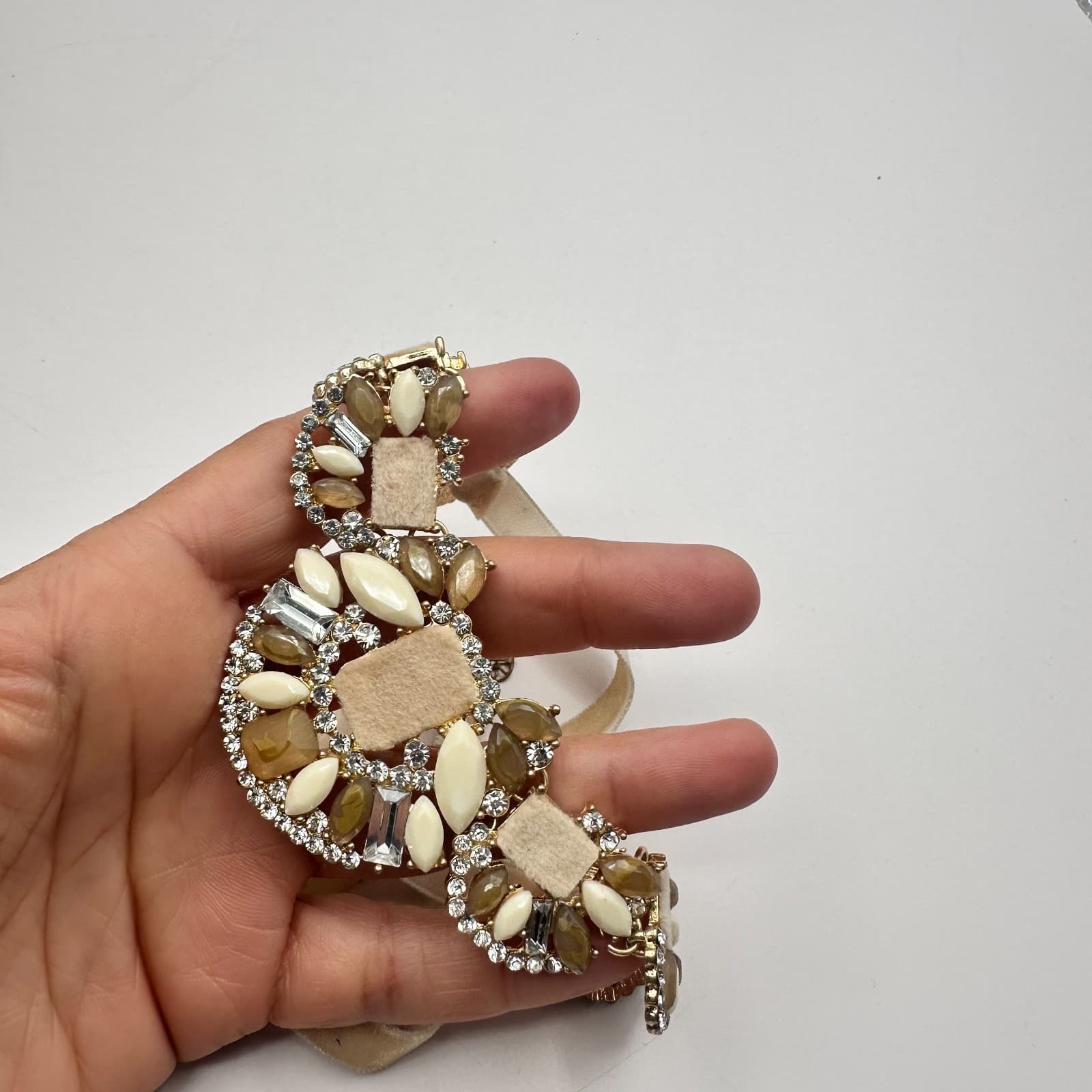 Vintage Y2K Gold Tone Rhinestone Statement Bib Necklace Beige Velvet Jewelry - Thumbnail 7