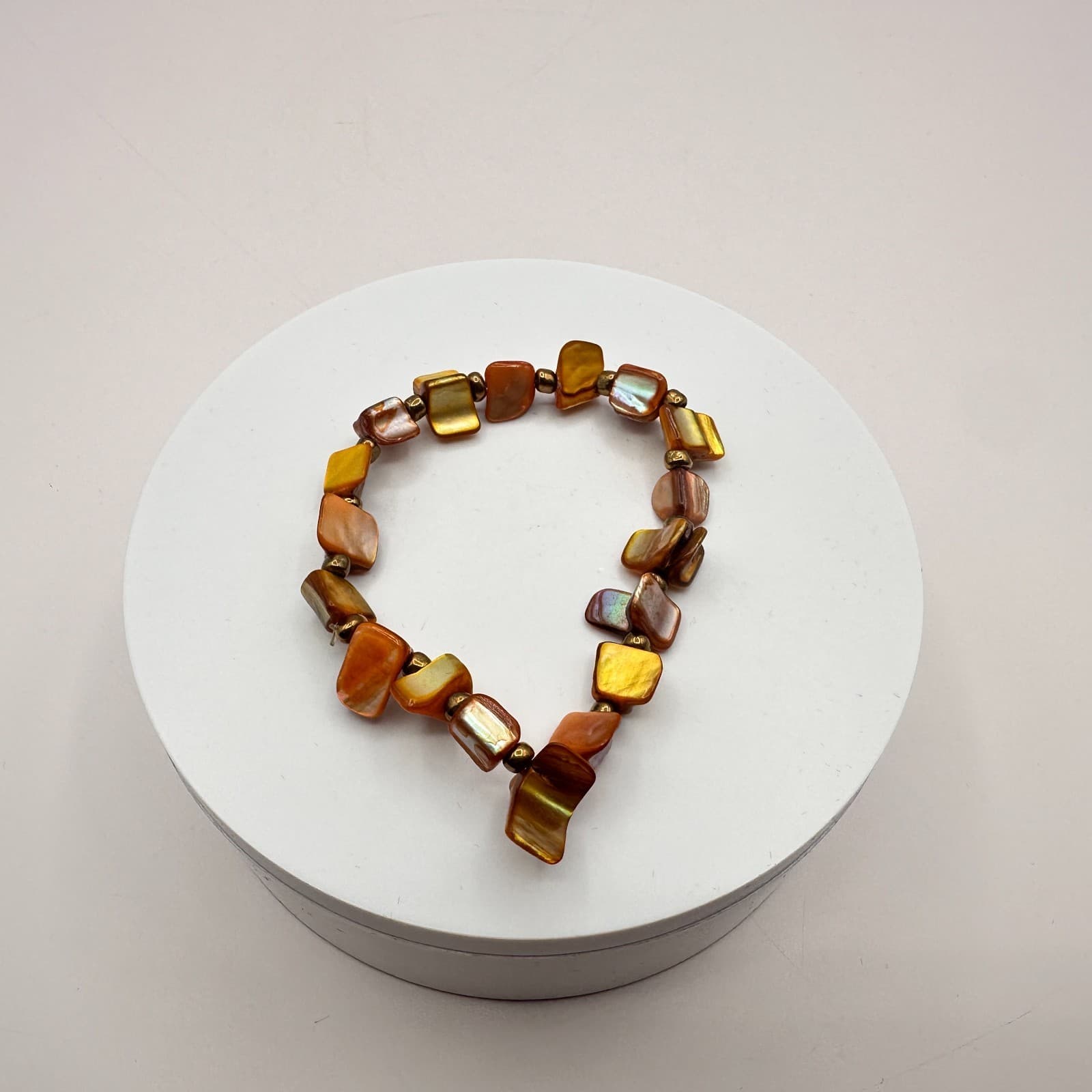 Vintage Y2K Gold Tone Mother of Pearl Shell Stretch Beaded Bracelet Jewelry - Thumbnail 5